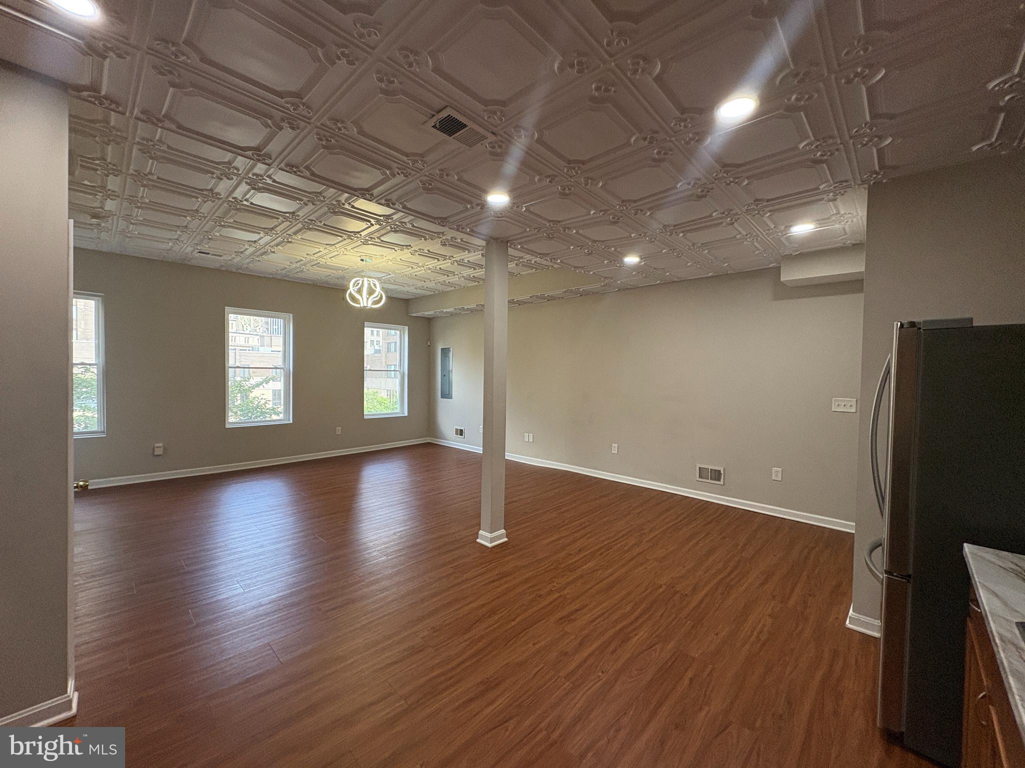 DOWNTOWN - Residential Lease
