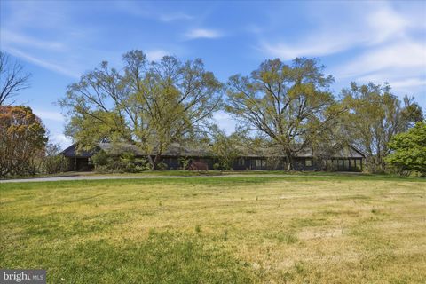 2517 FIVE POINTS ROAD MARSHALL VA 20115