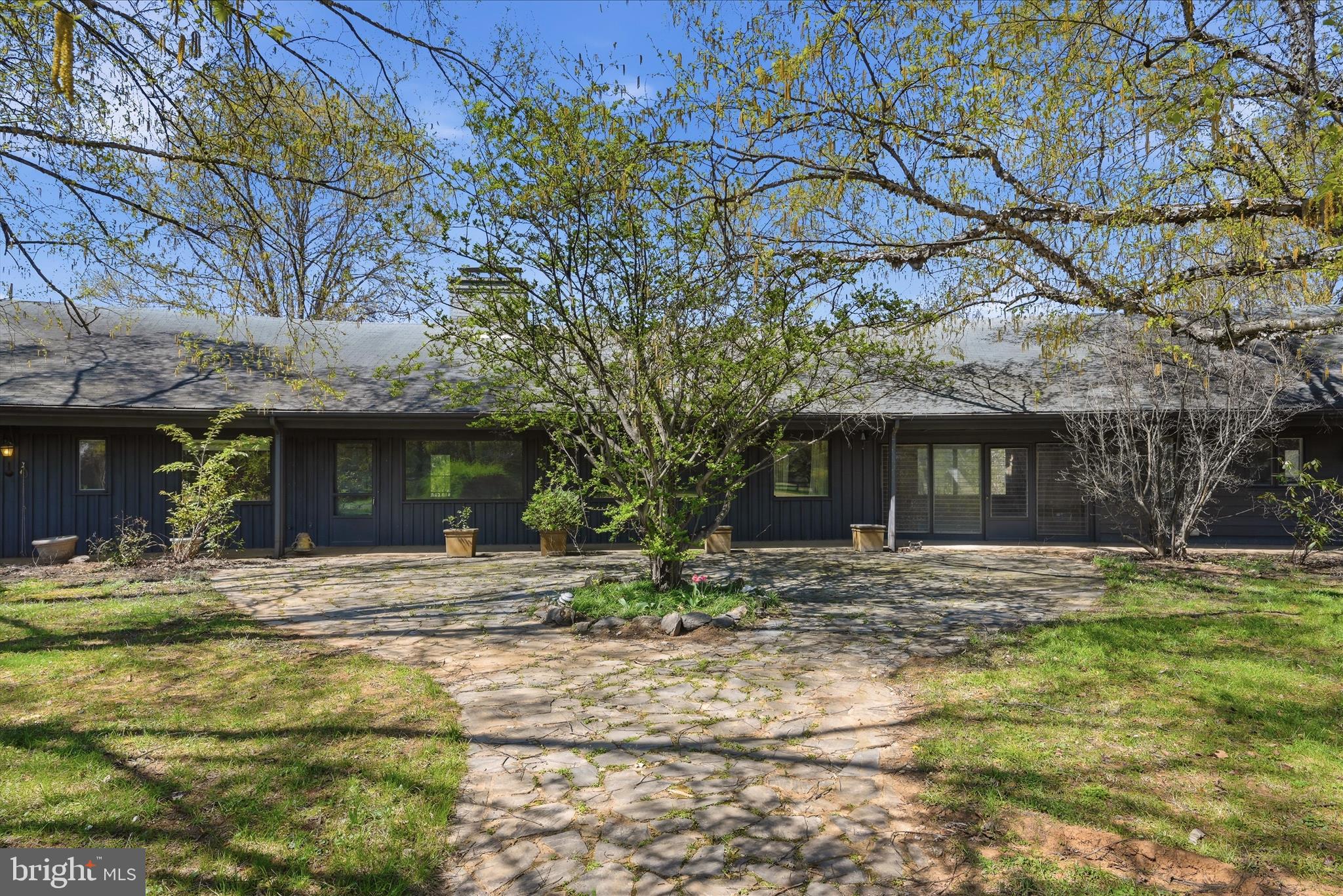 2517 FIVE POINTS ROAD