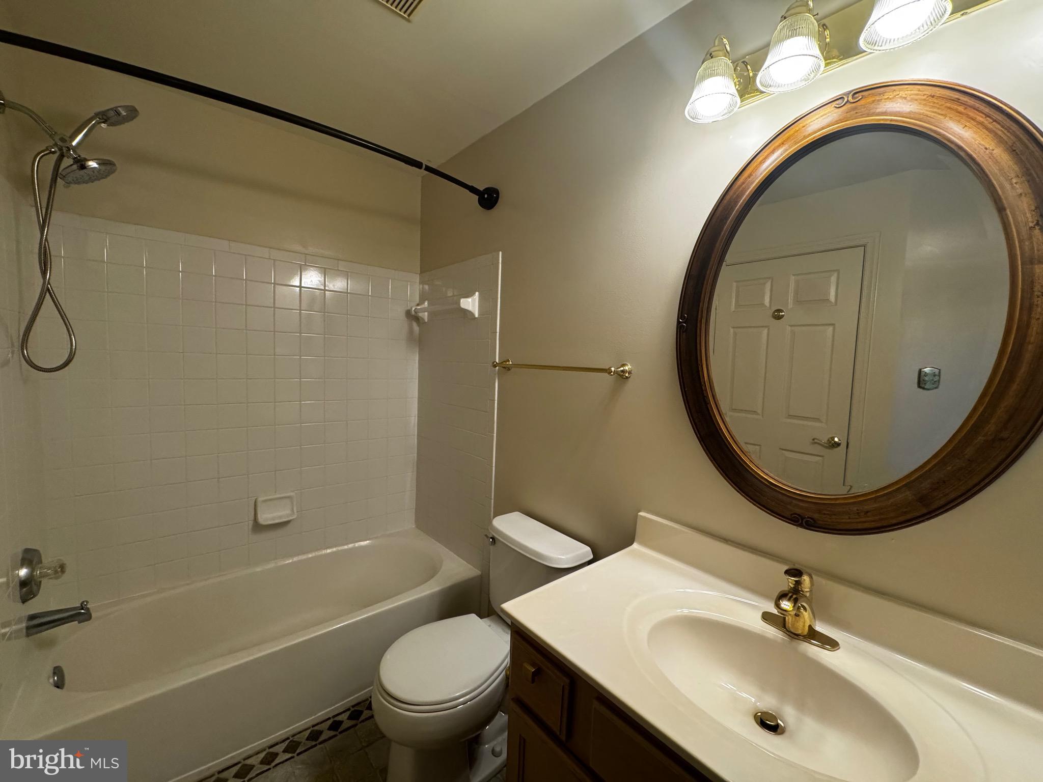 GATEWAY COMMERCE CENTER - Residential Lease