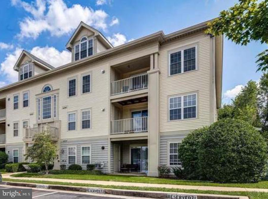 GATEWAY COMMERCE CENTER - Residential Lease