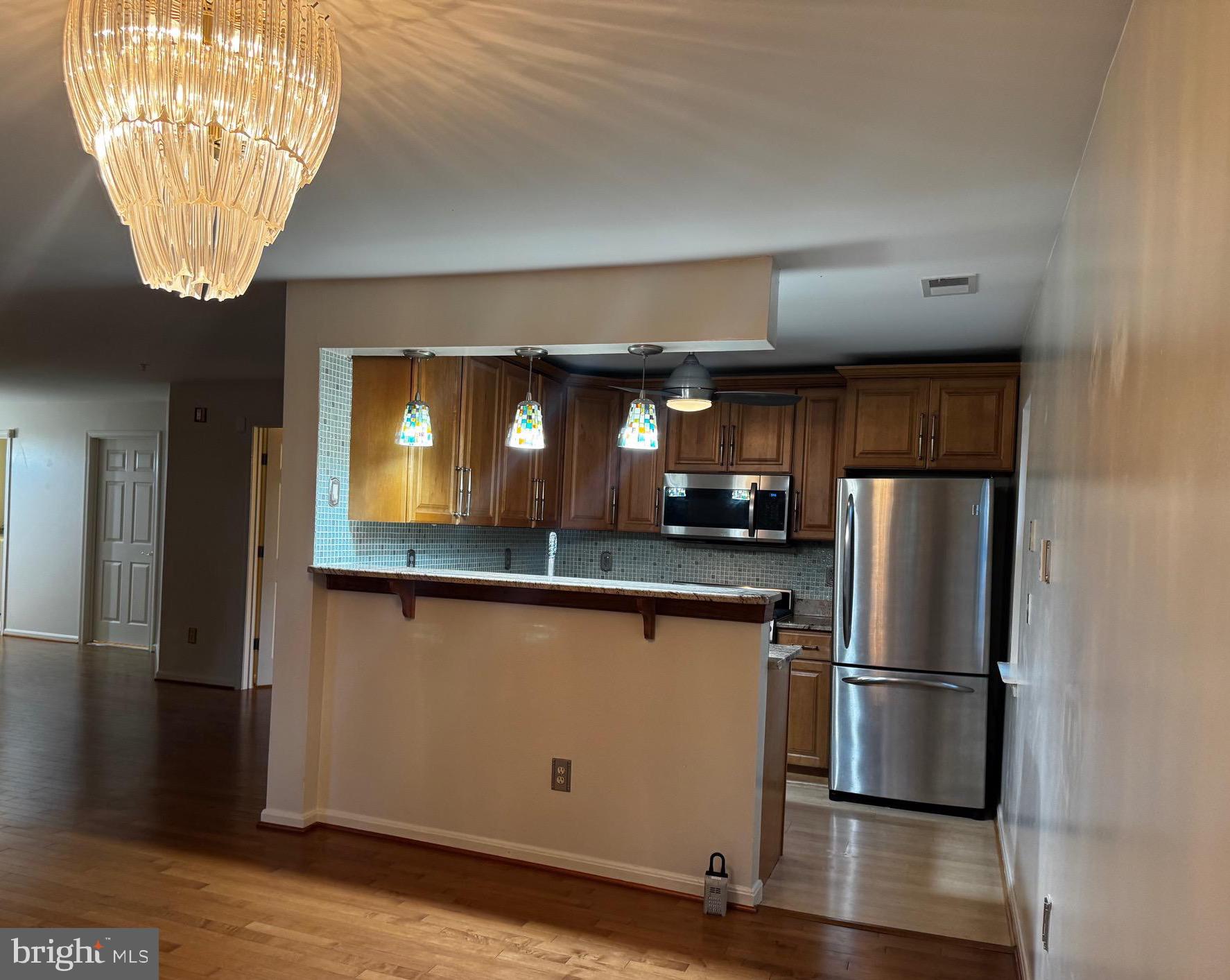 GATEWAY COMMERCE CENTER - Residential Lease