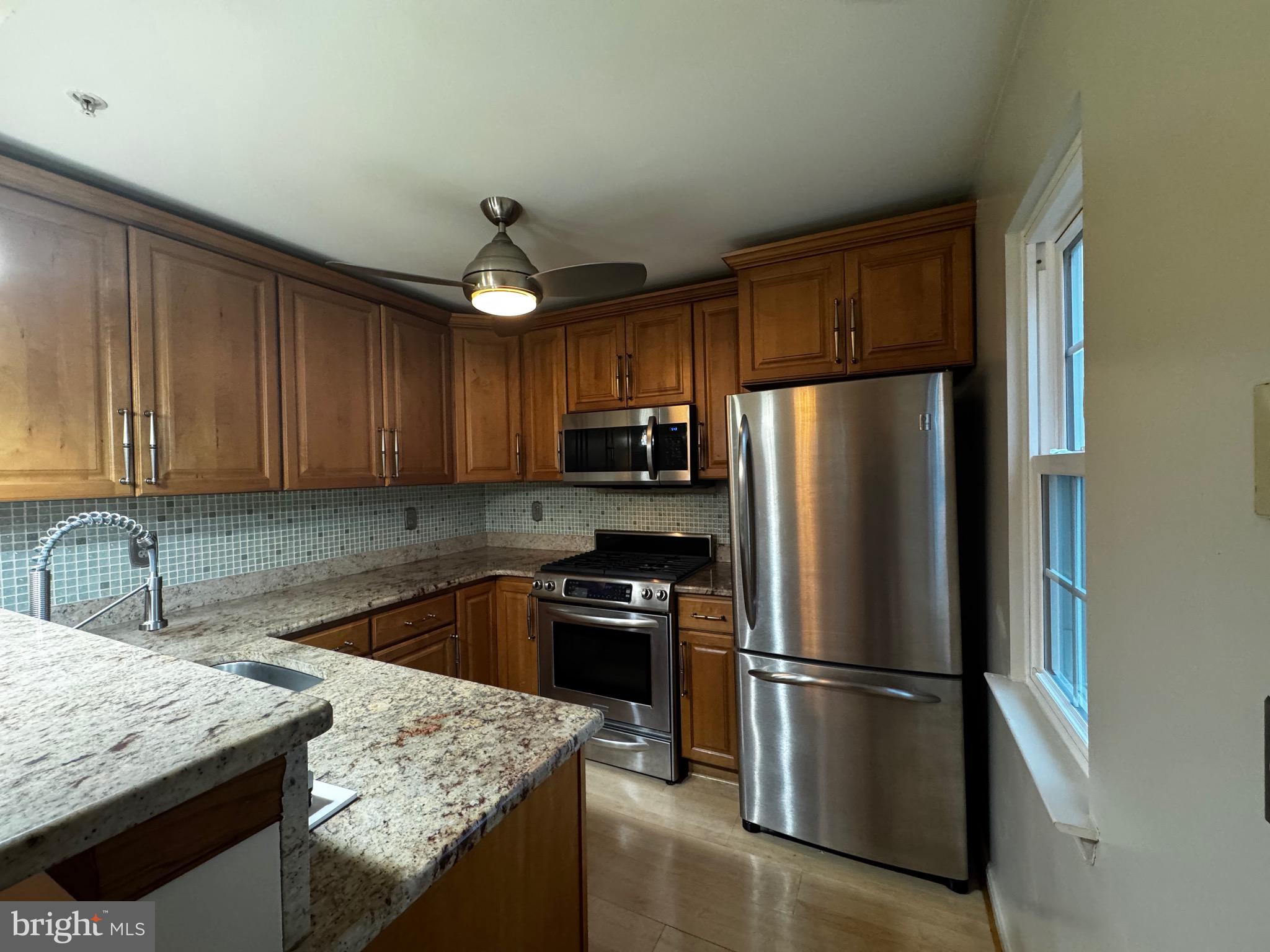 GATEWAY COMMERCE CENTER - Residential Lease