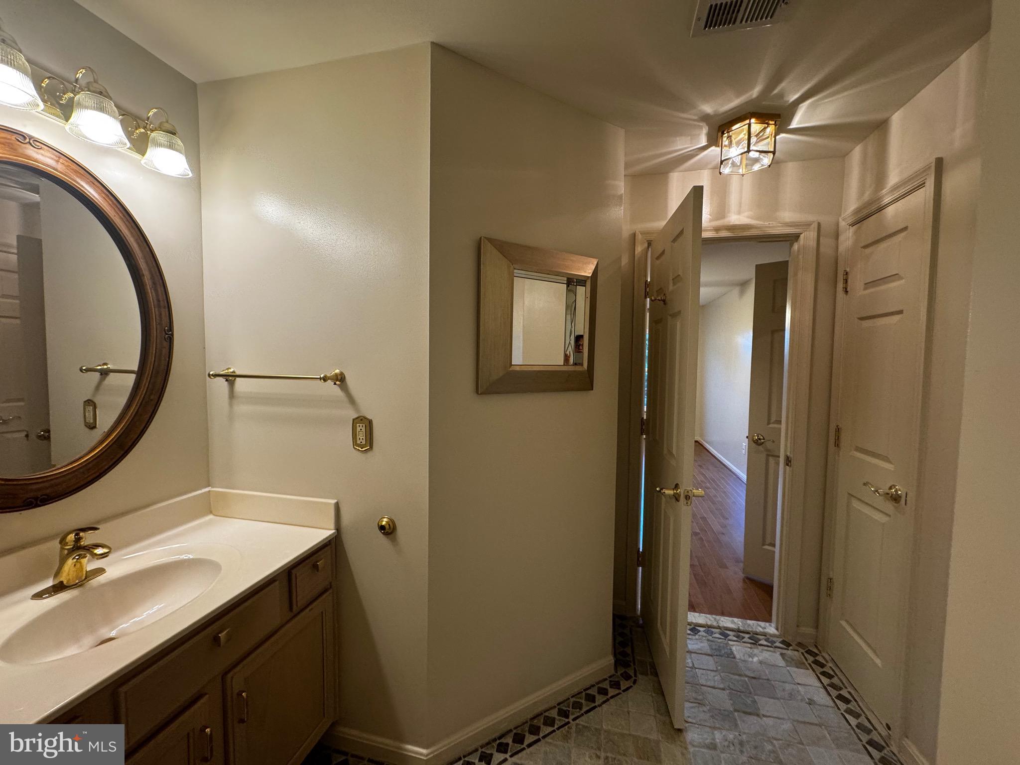 GATEWAY COMMERCE CENTER - Residential Lease