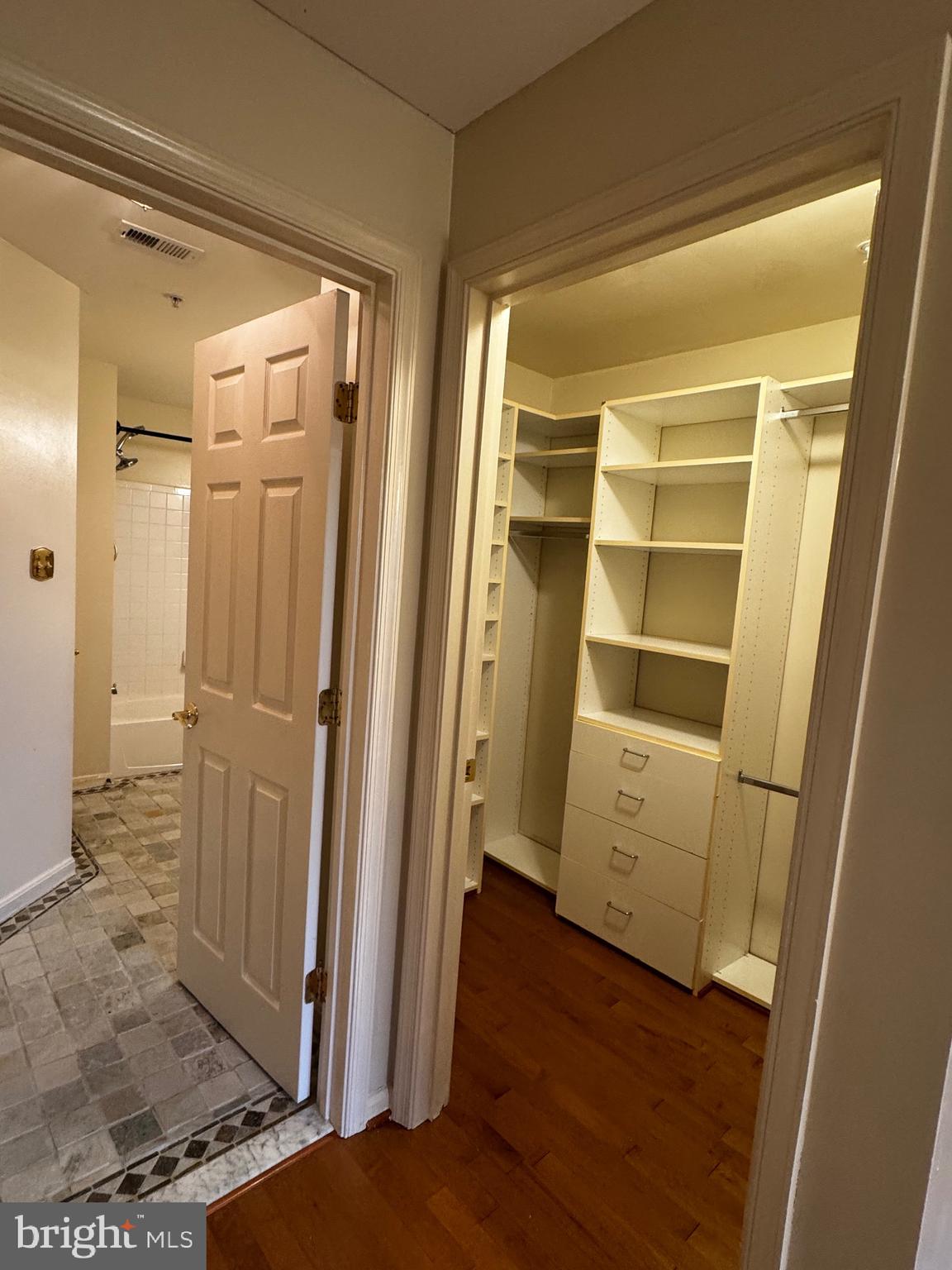 GATEWAY COMMERCE CENTER - Residential Lease