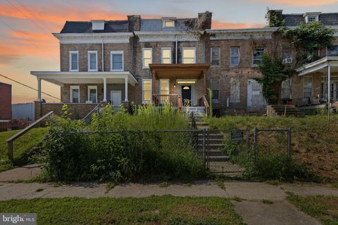 Townhouse For Sale - 3003 Clifton Avenue<br/> BALTIMORE, MD 21216