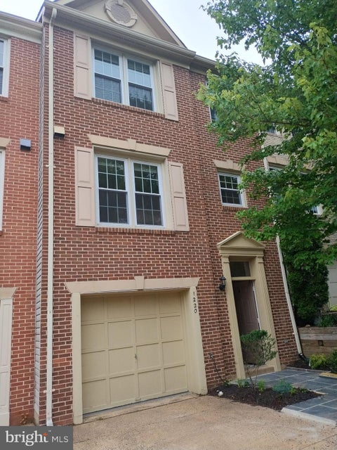Townhouse For Sale - 1220 Quaker Hill Drive<br/> Alexandria City County, ALEXANDRIA, VA 22314