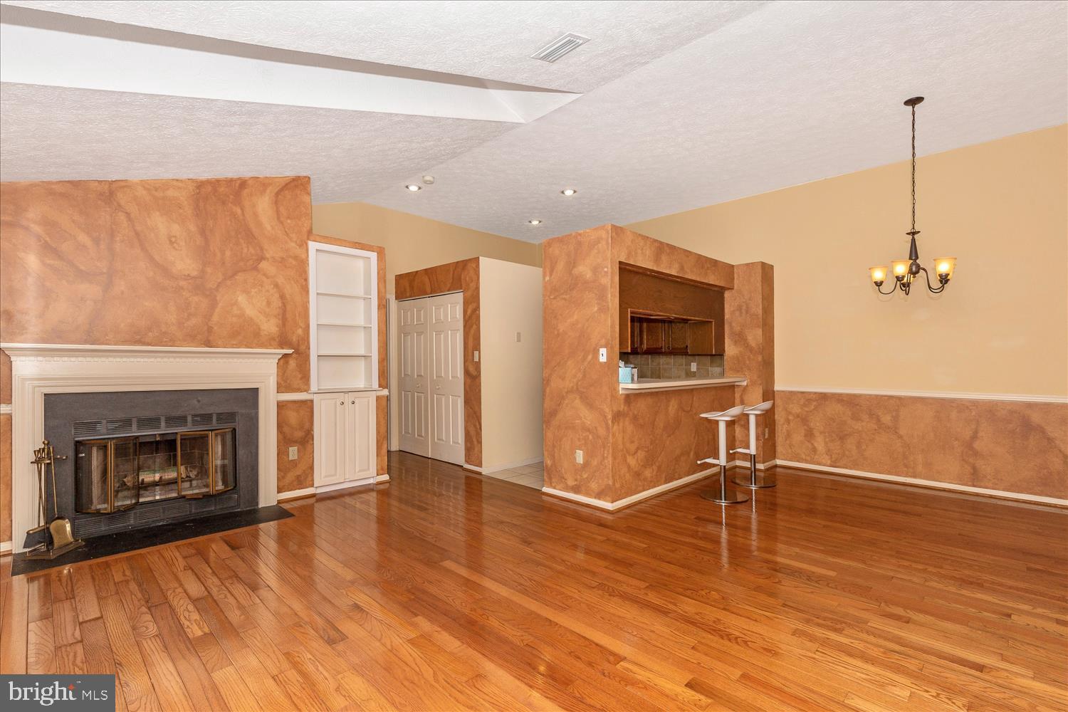 WATERS EDGE AT NORTH LAKE - Residential Lease