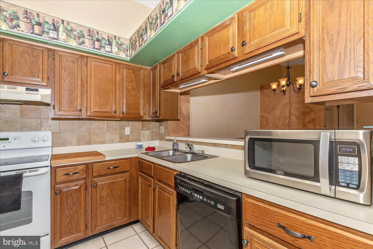 WATERS EDGE AT NORTH LAKE - Residential Lease