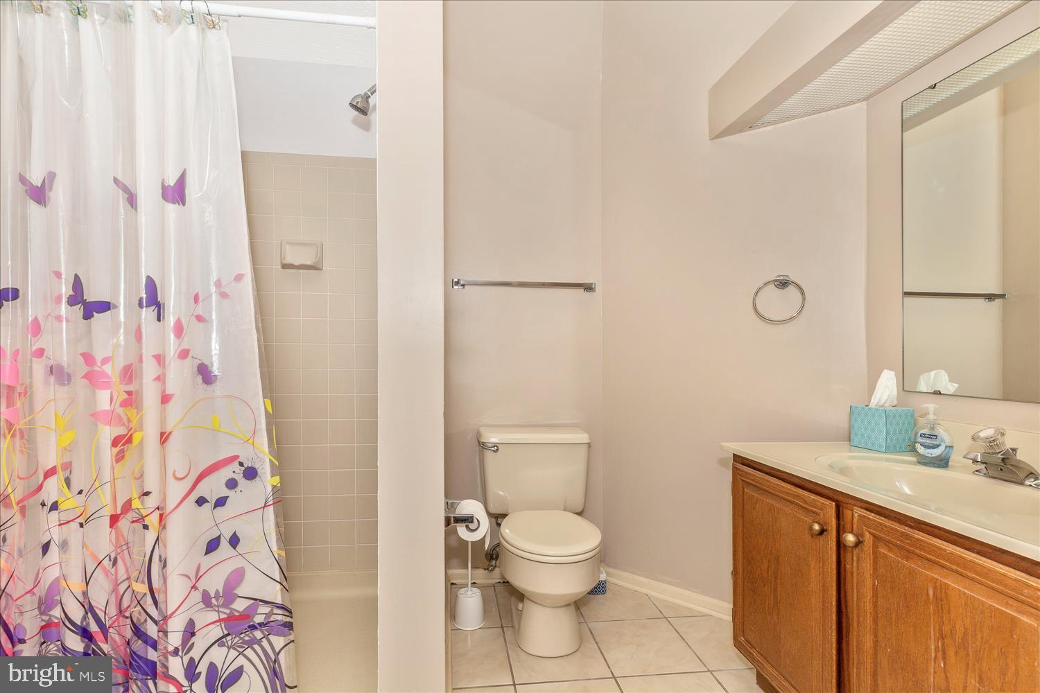 WATERS EDGE AT NORTH LAKE - Residential Lease