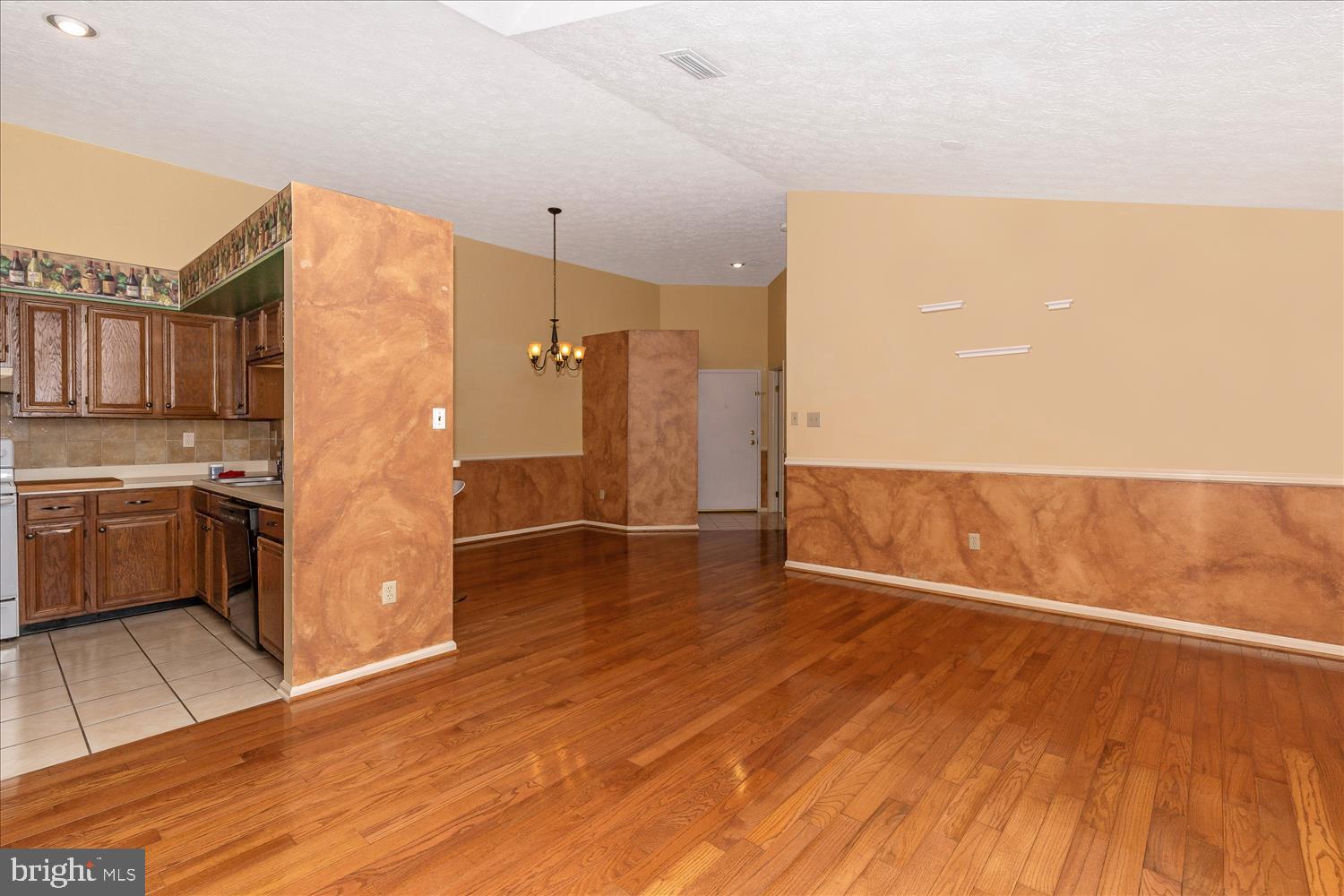 WATERS EDGE AT NORTH LAKE - Residential Lease