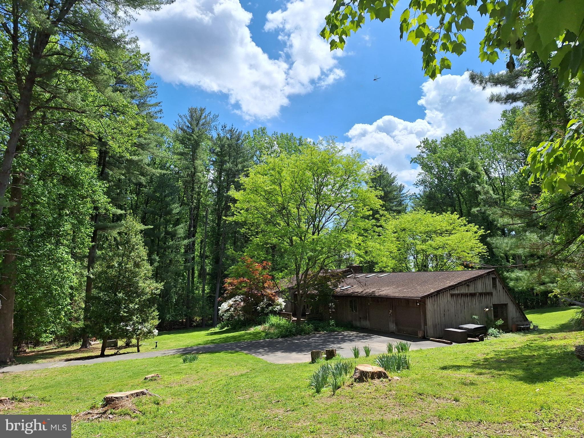 603 E WHEEL ROAD