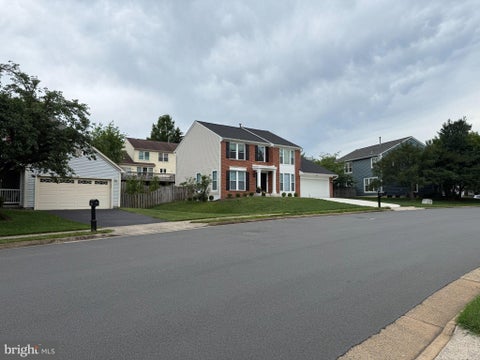 Photo of 1453 Powells Tavern Place, HERNDON, VA 20170 (MLS # VAFX2322296)