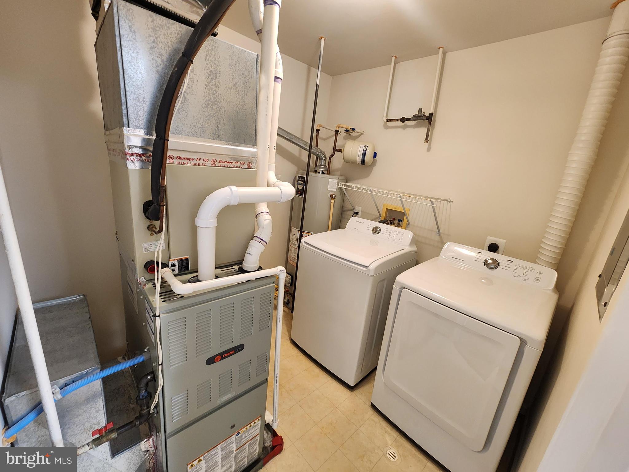 POTOMAC RIDGE - Residential Lease