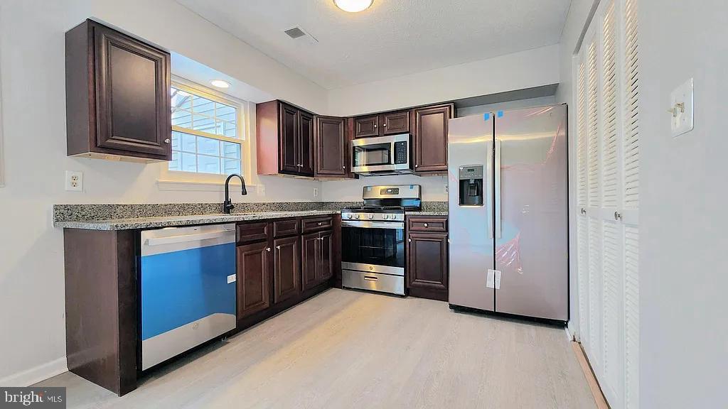 THE COLONY - Residential Lease