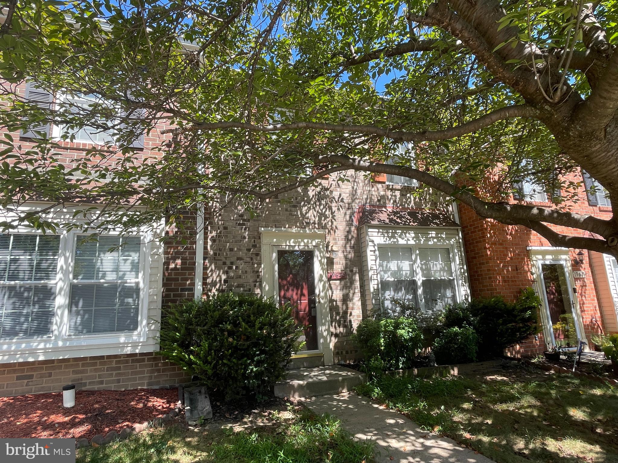 THE COLONY - Residential Lease