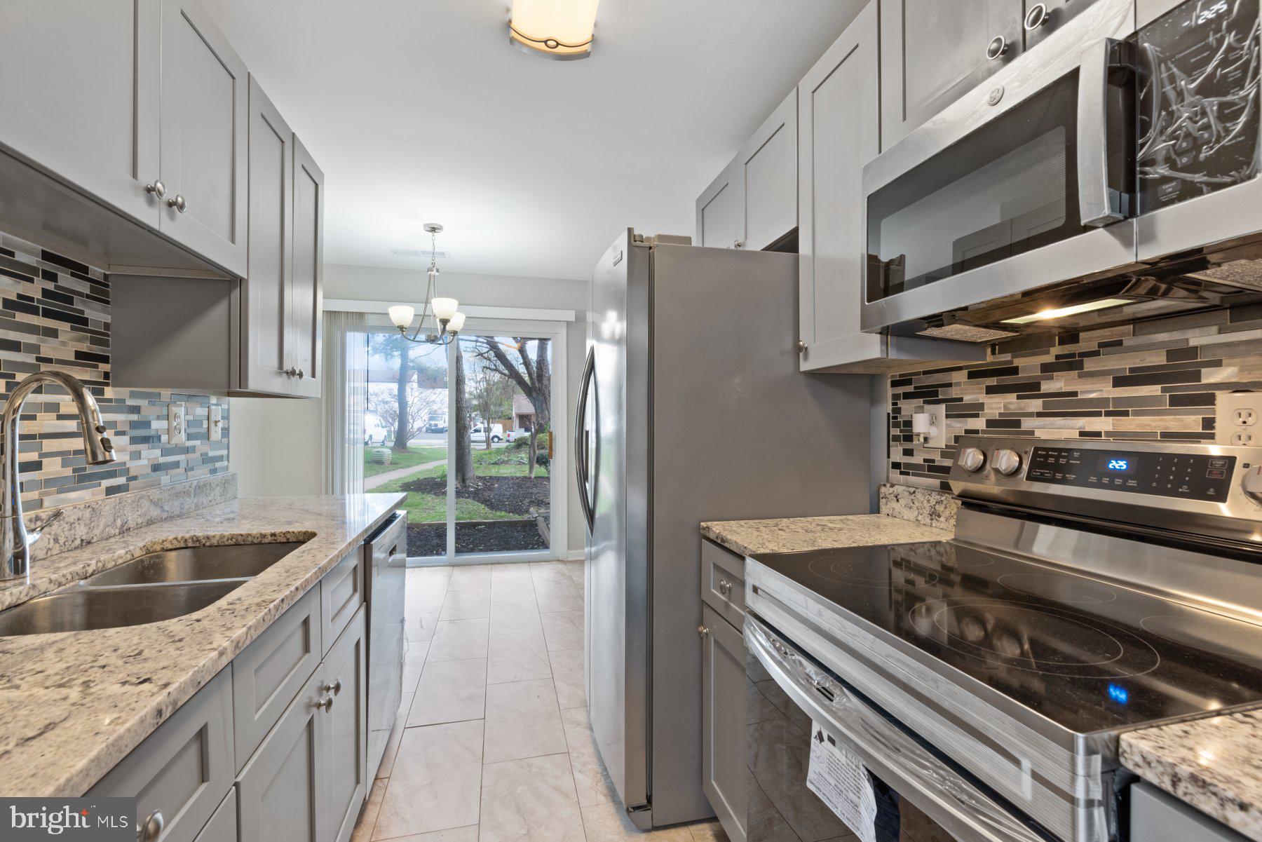 COURTS OF CHANDON - Residential Lease