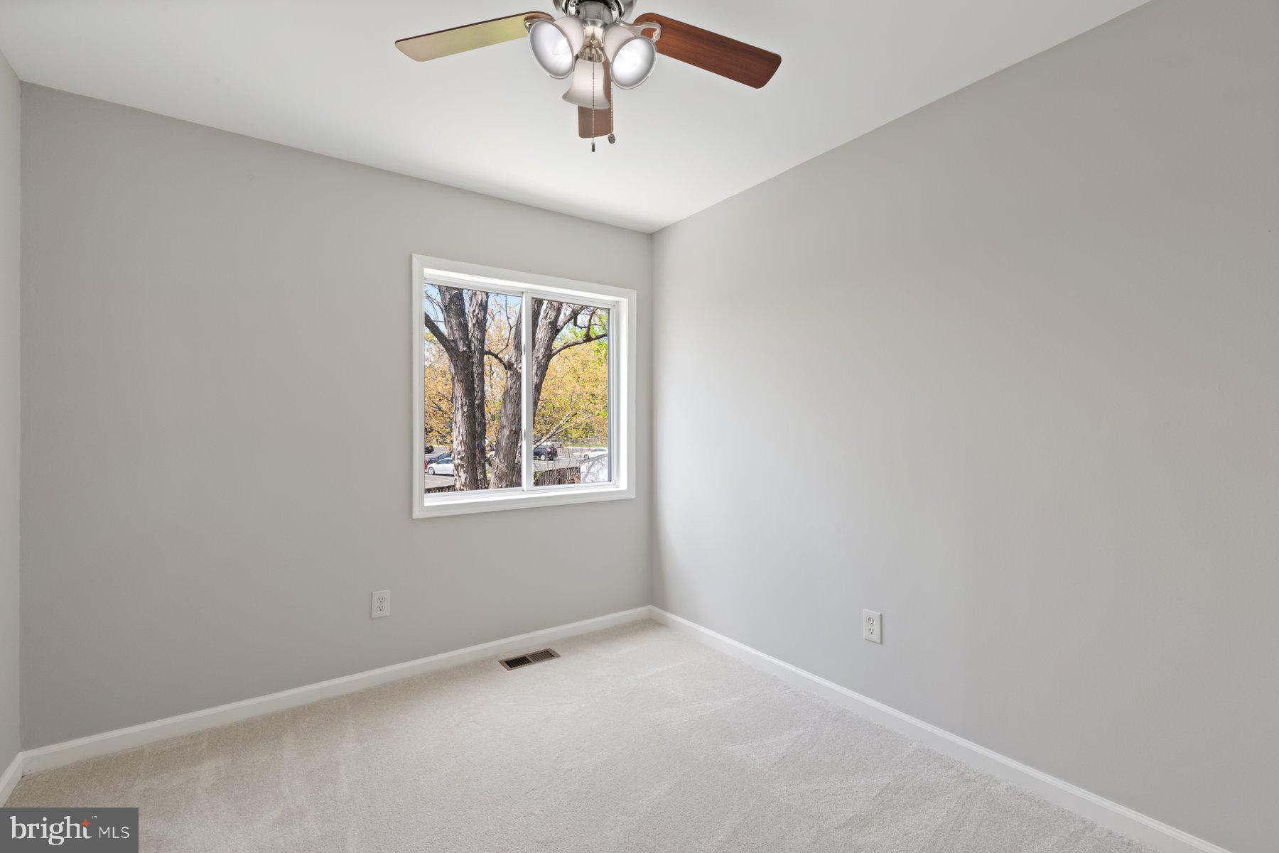 COURTS OF CHANDON - Residential Lease