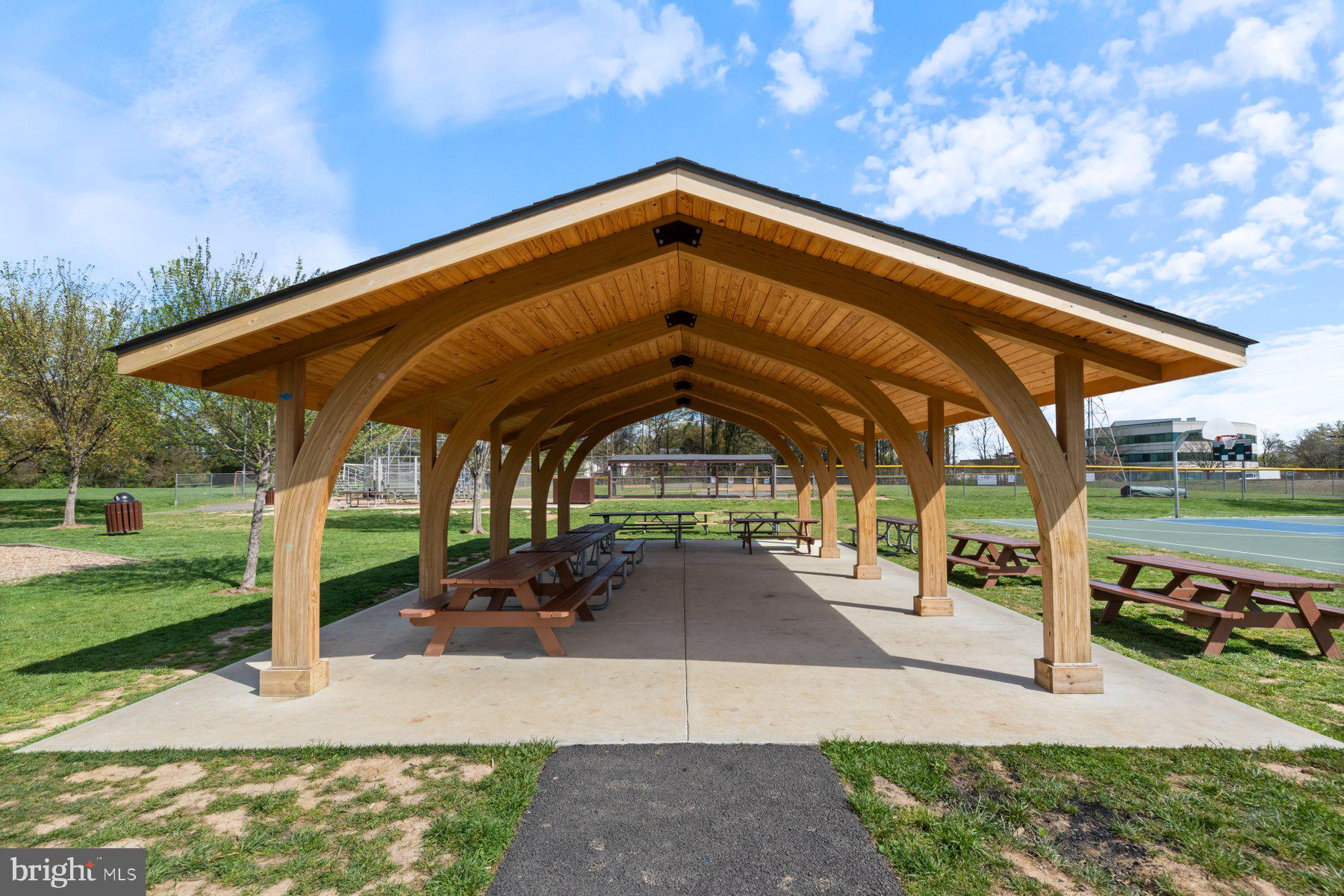 COURTS OF CHANDON - Residential Lease