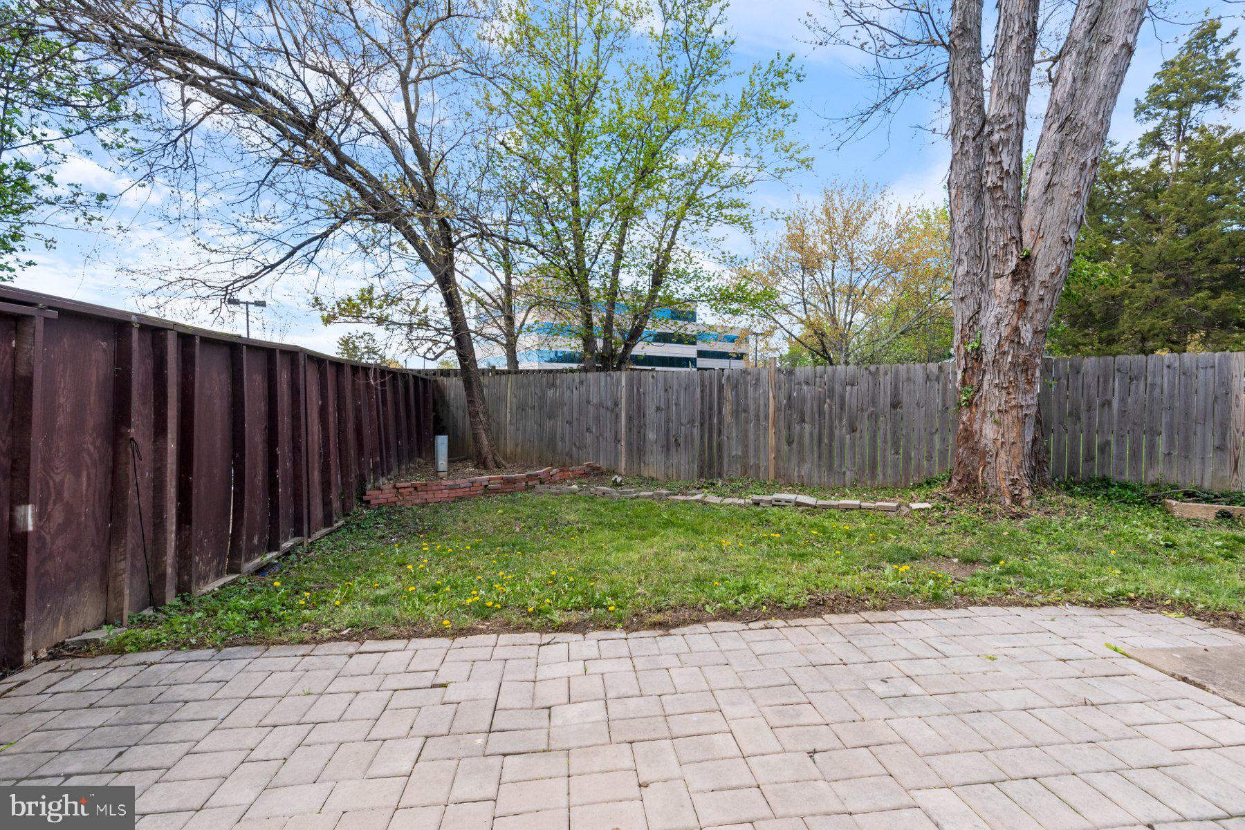 COURTS OF CHANDON - Residential Lease