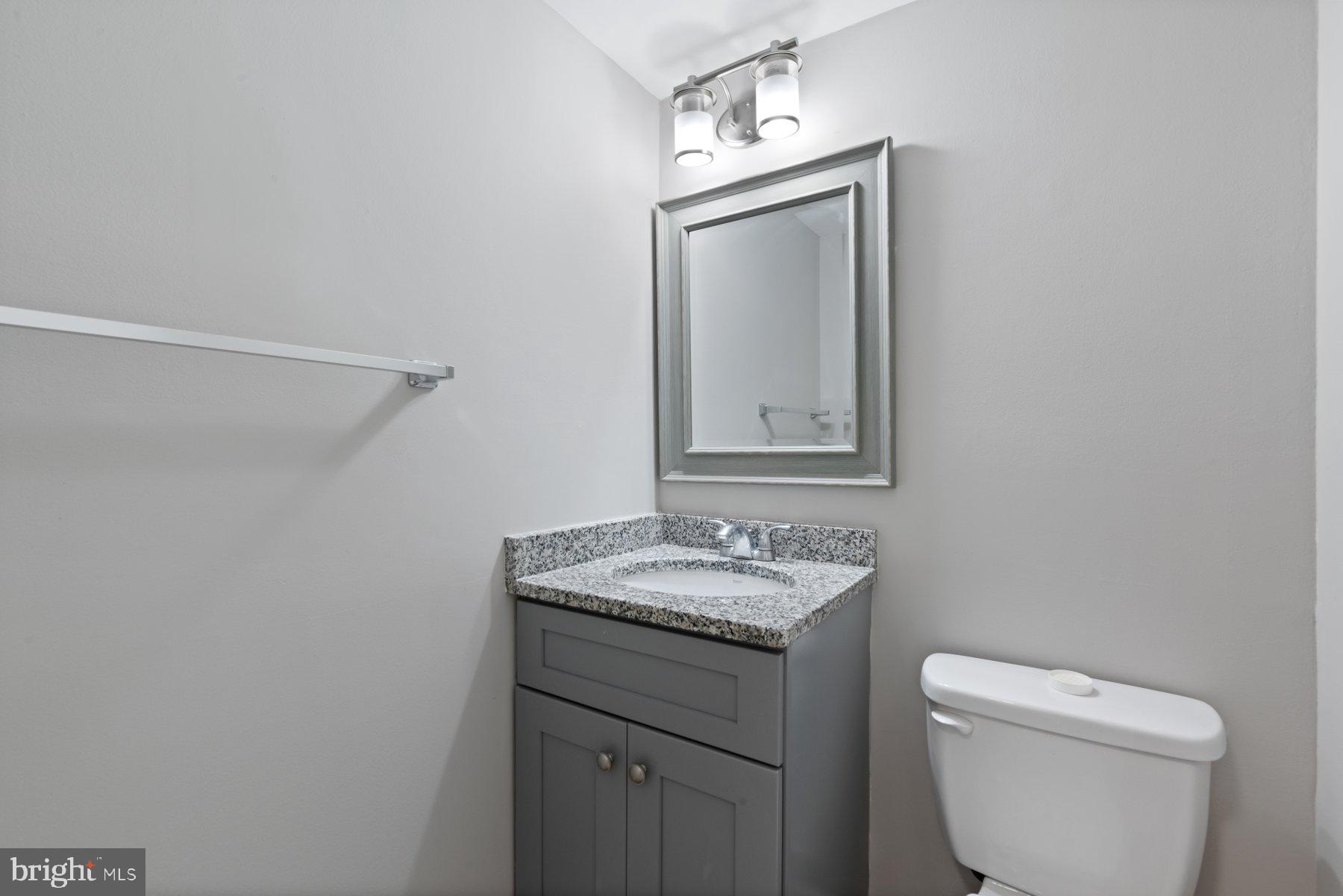 COURTS OF CHANDON - Residential Lease