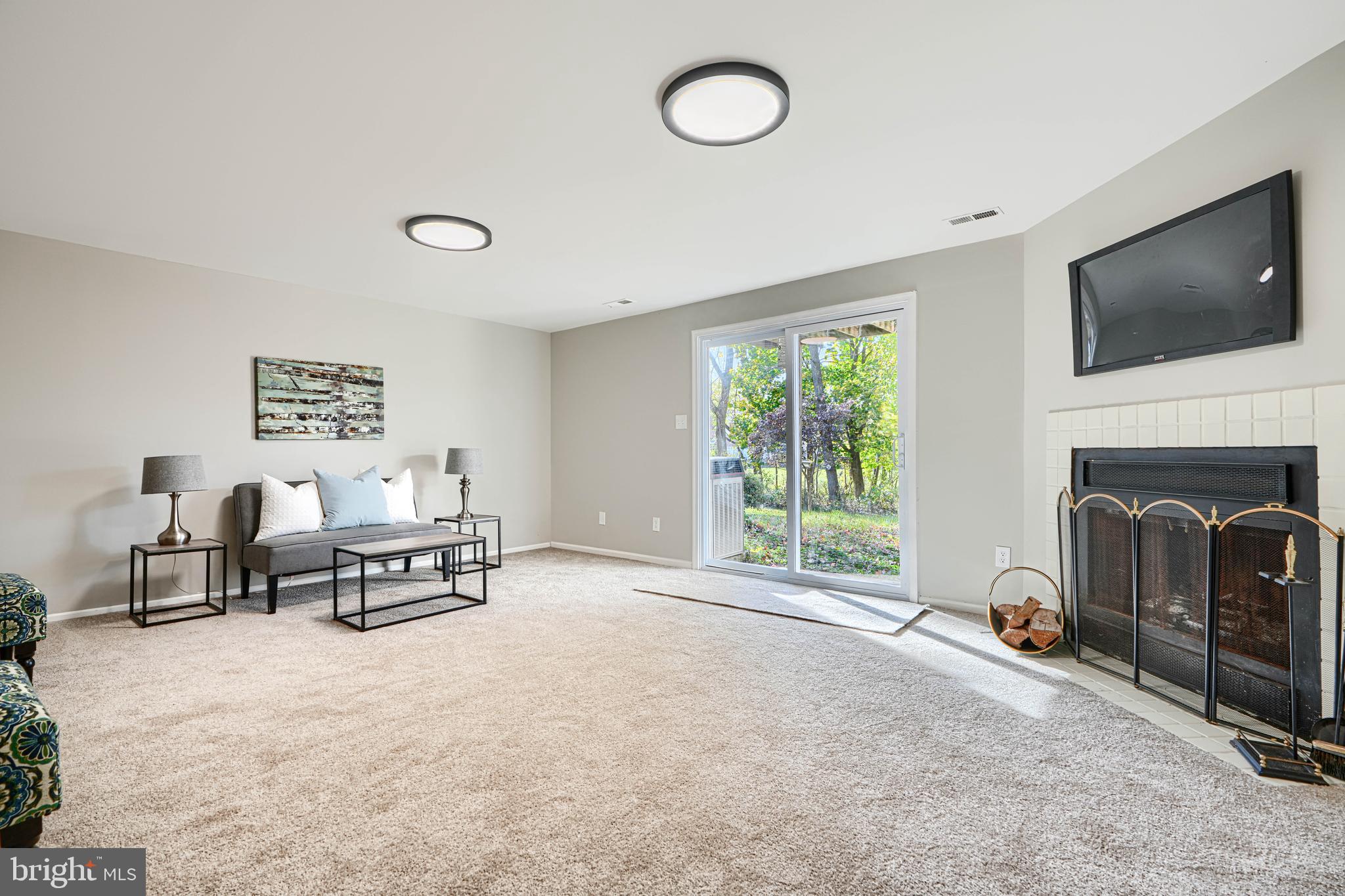 HUNT MEADOW - Residential