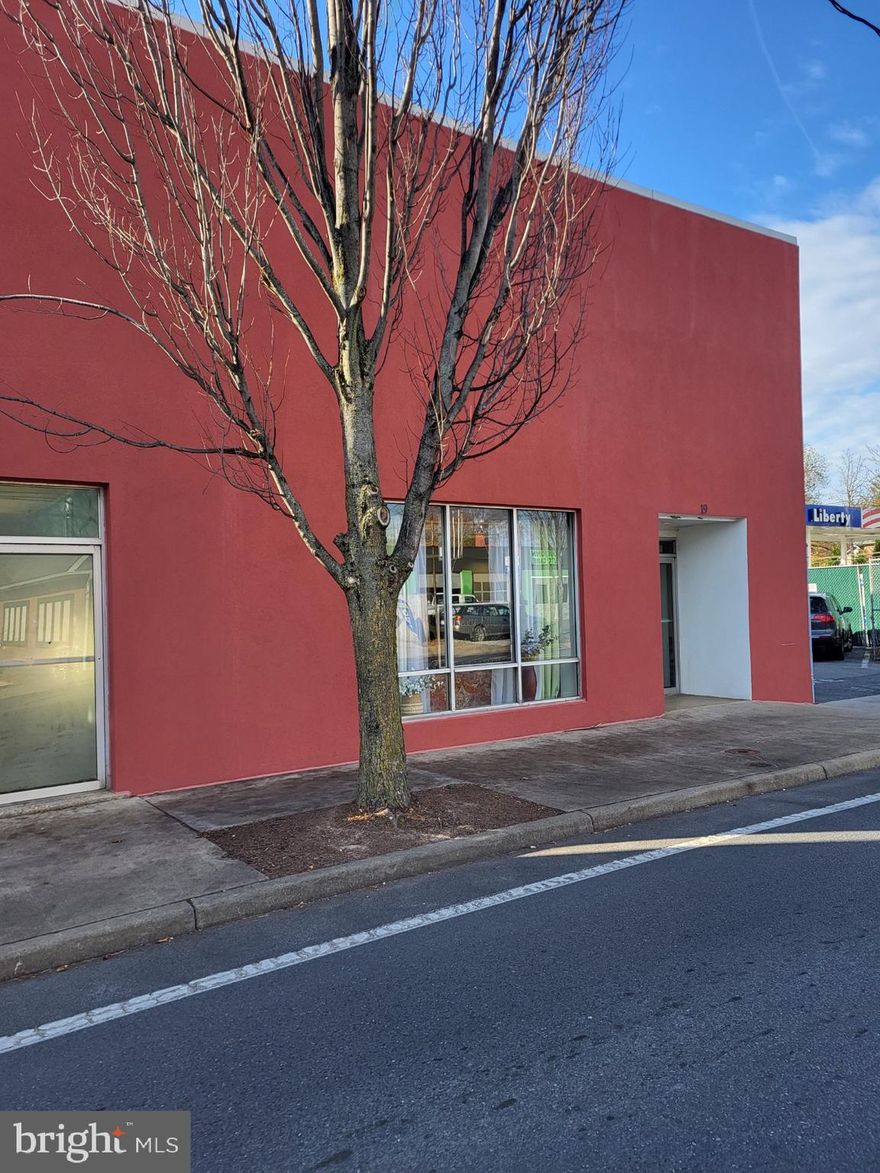 Great location in Winchester.  Good visibility.  3 Offices, 1 large reception area, workroom, 1 handicapped restroom.  1,500 sq. ft.   Zoned B-1.  Monthly rent $1,906.00 plus pro-rata share of utilities.  Monthly average 
for Oil Heat $100-$200 and Electric $250-$400.