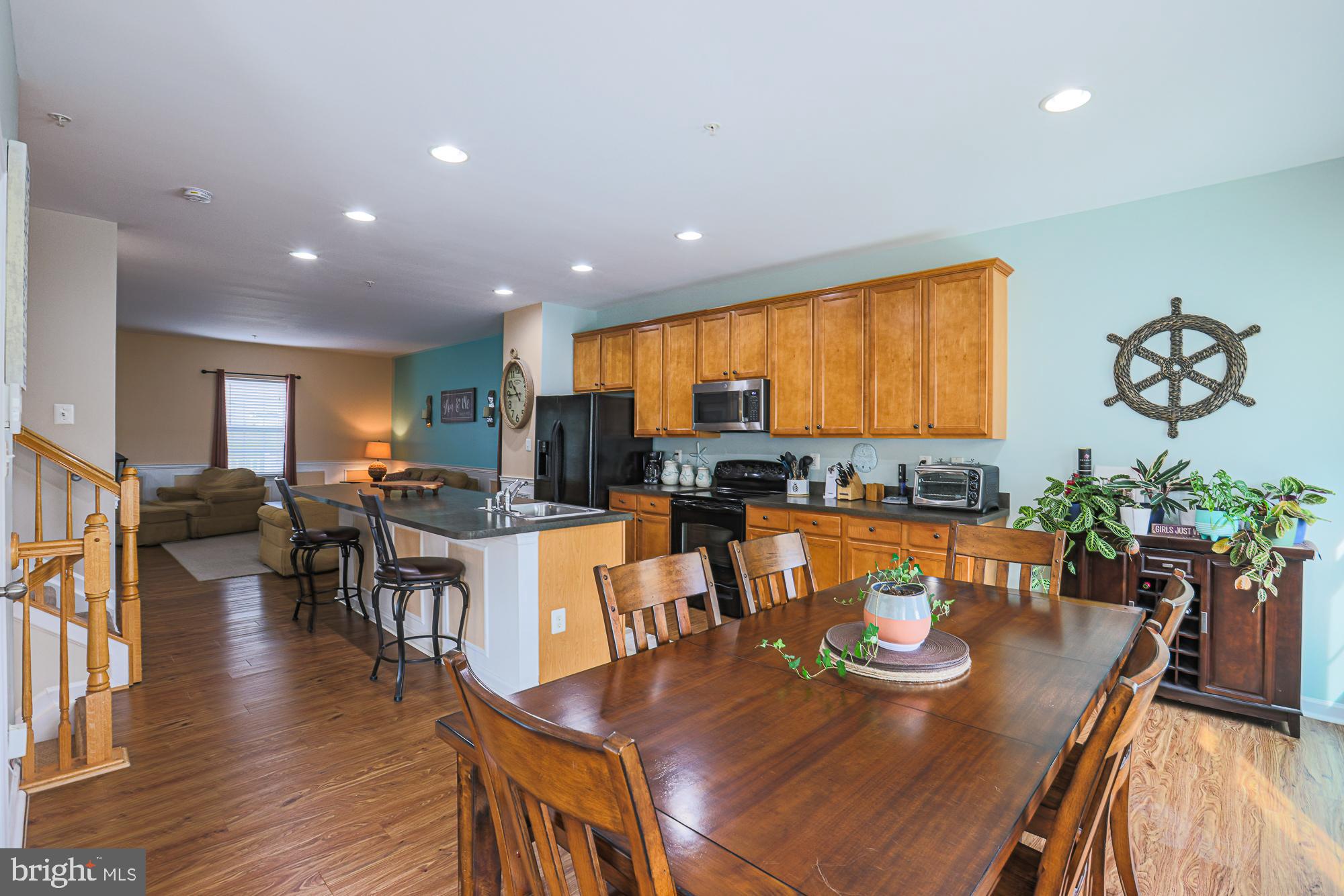 HOLLY WOODS - Residential