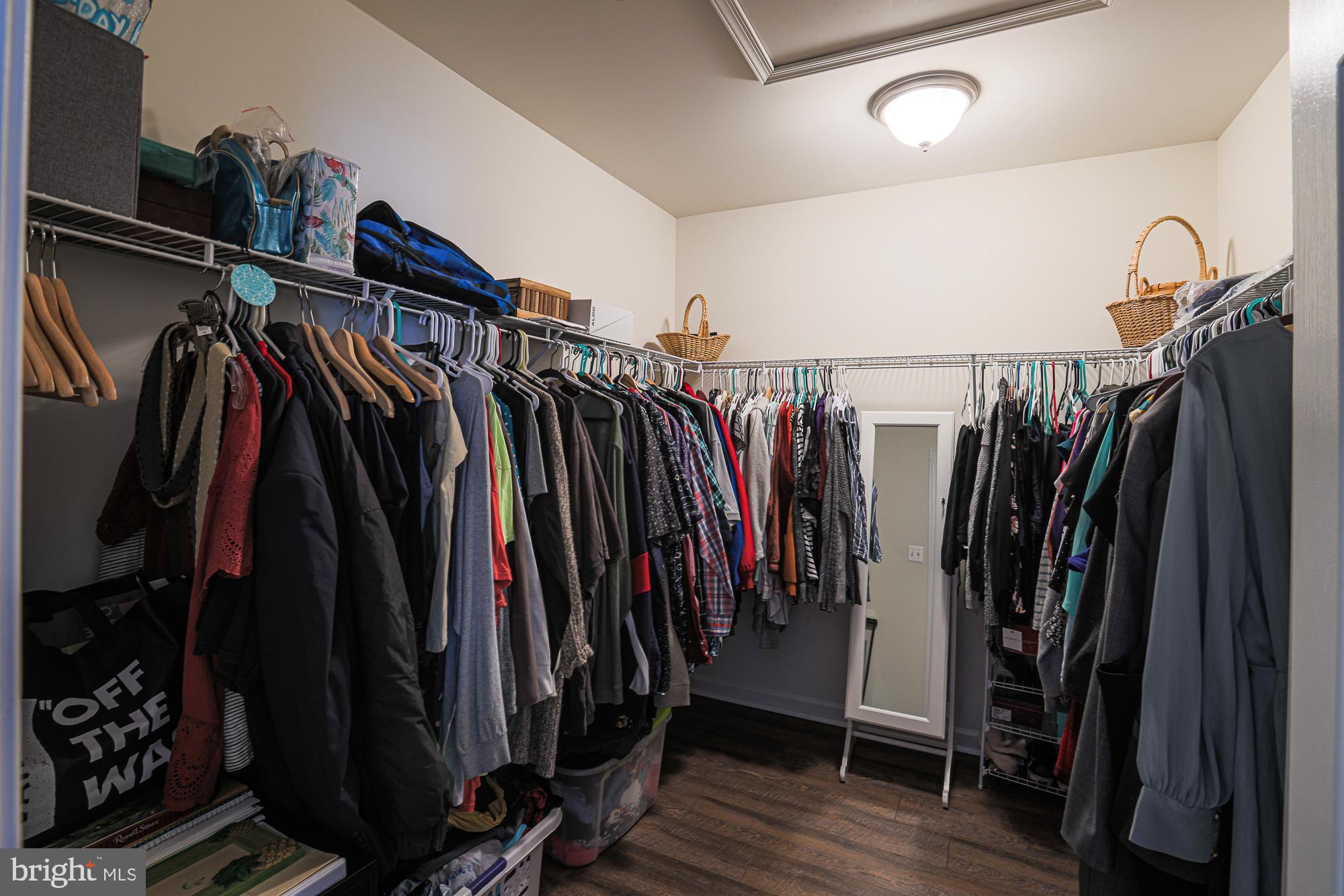 HOLLY WOODS - Residential