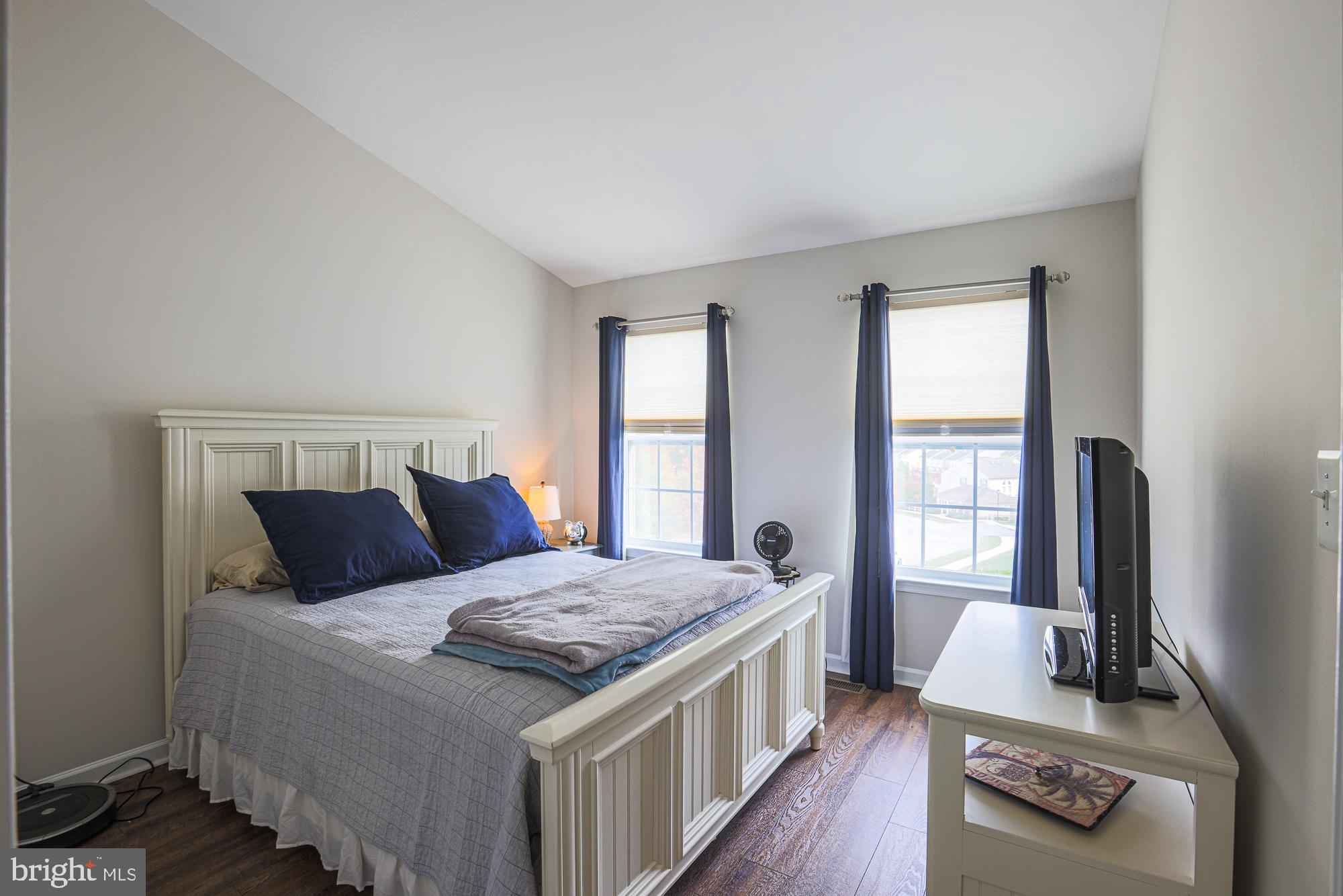 HOLLY WOODS - Residential