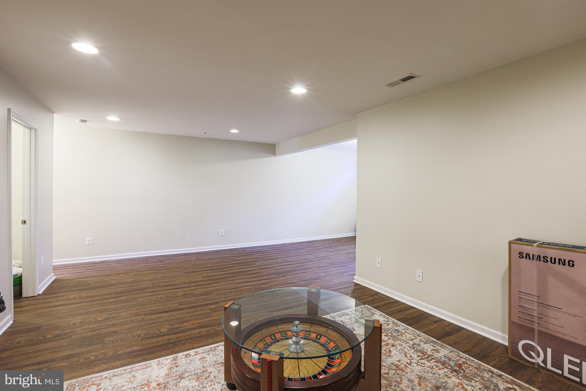 HOLLY WOODS - Residential