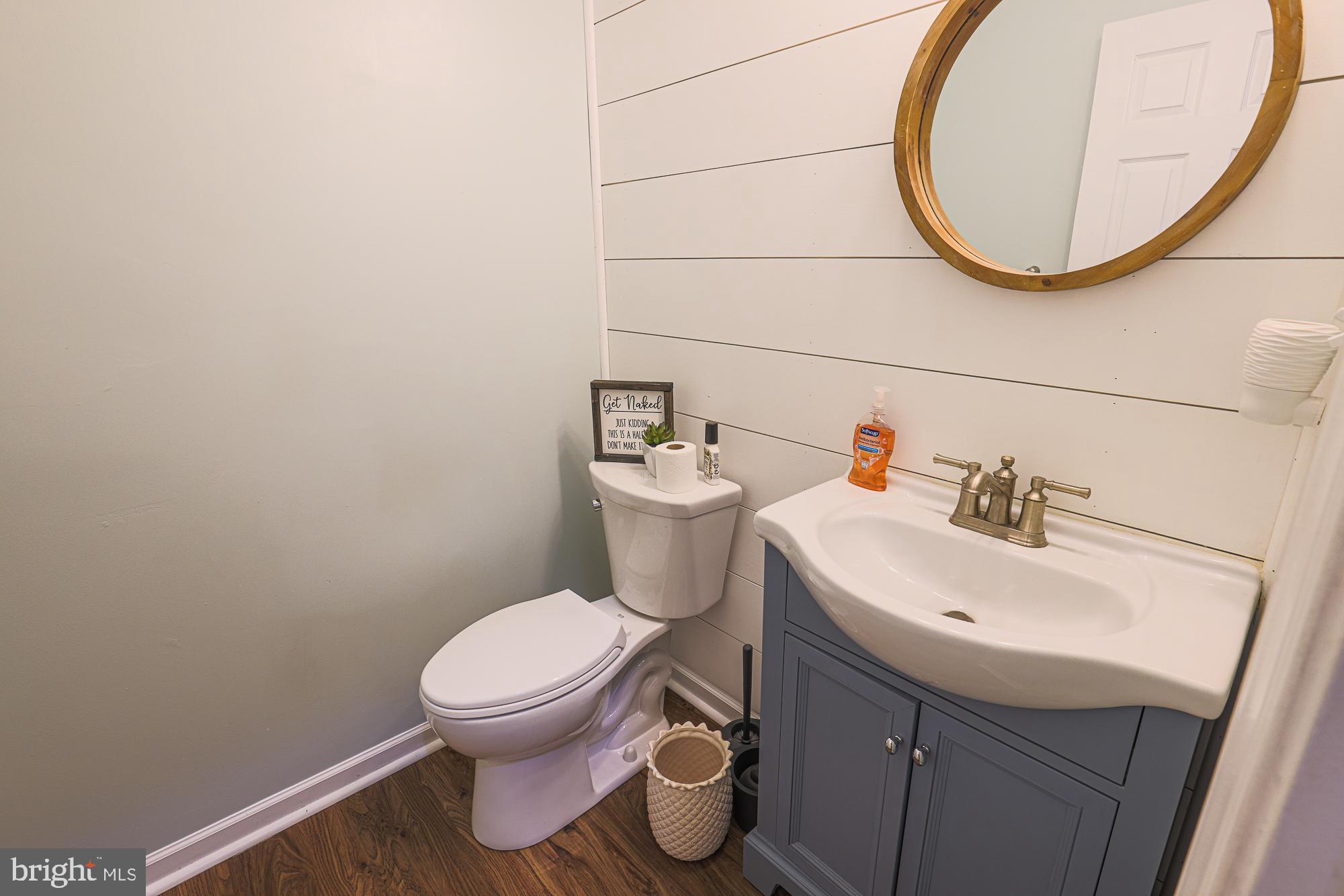 HOLLY WOODS - Residential