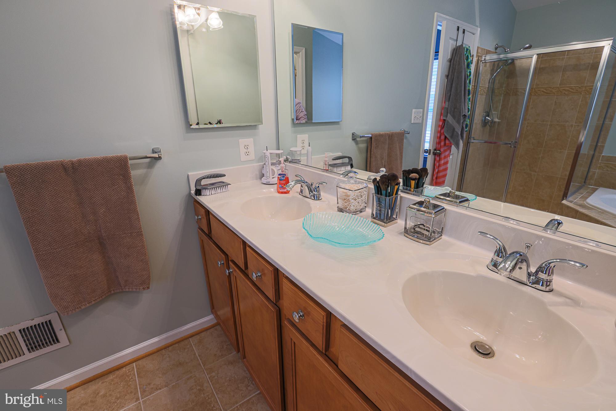 HOLLY WOODS - Residential