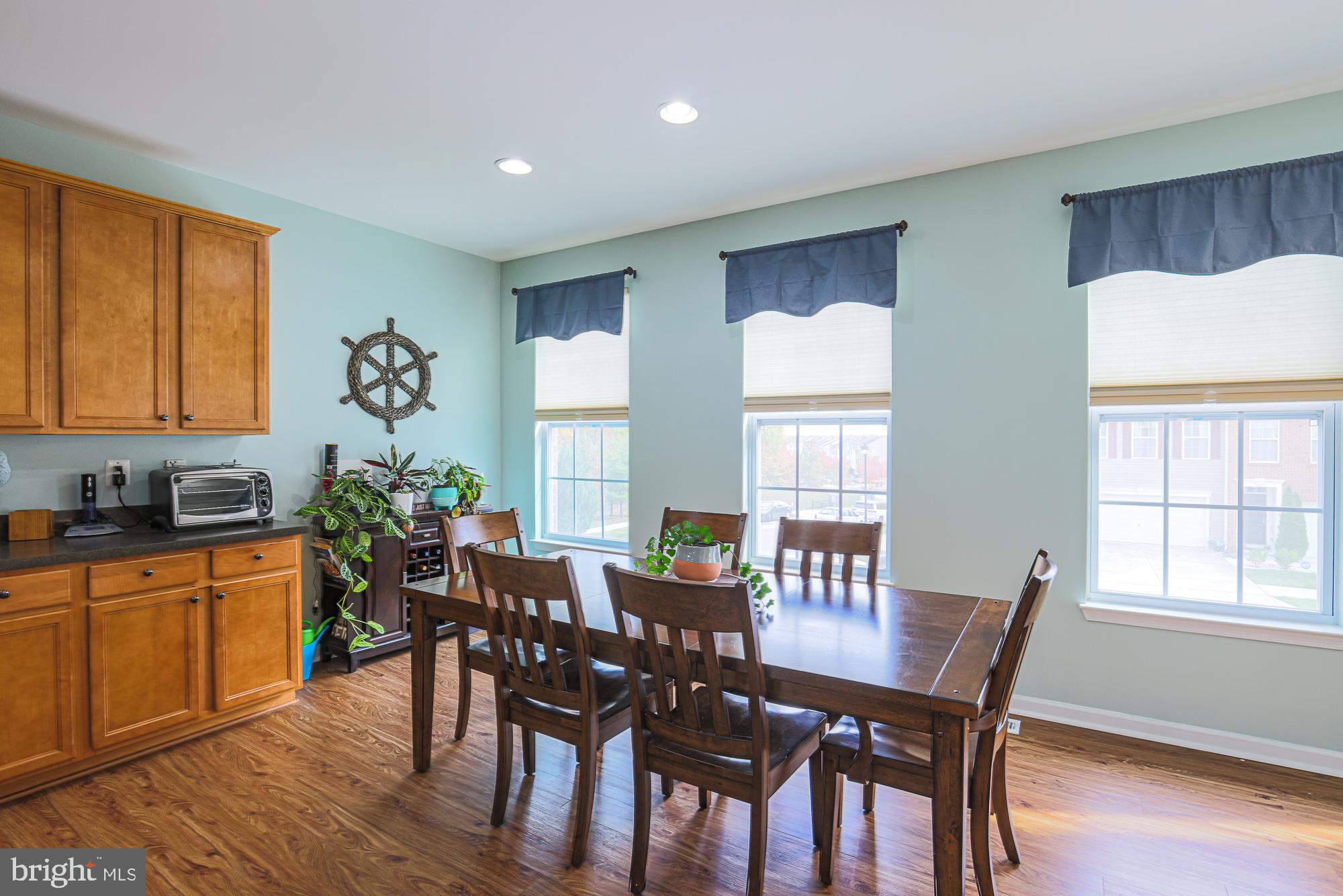 HOLLY WOODS - Residential