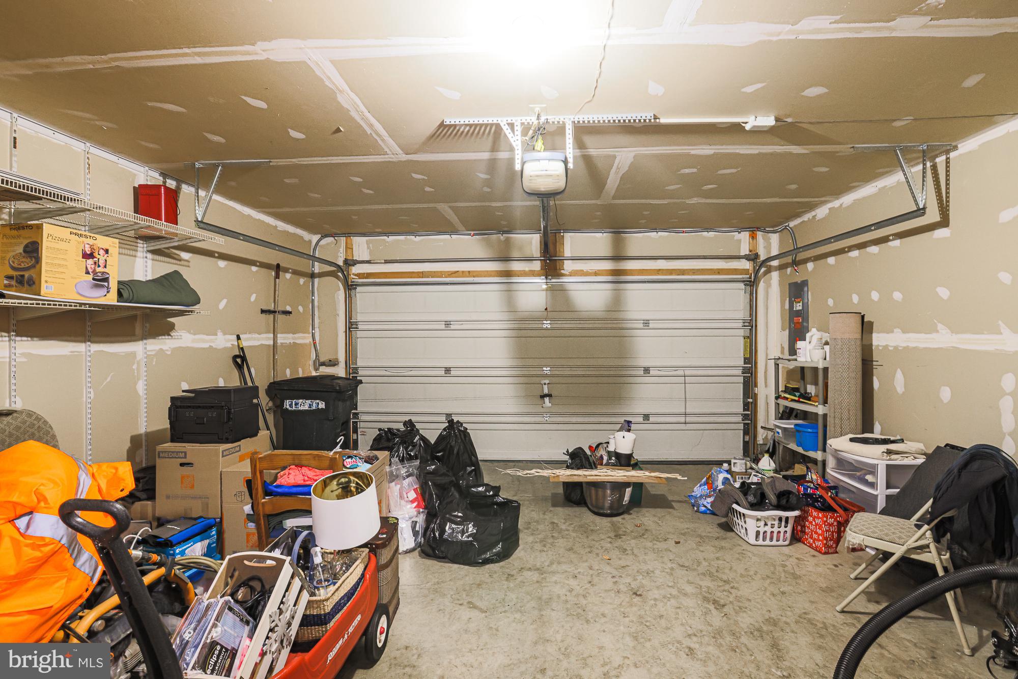 HOLLY WOODS - Residential