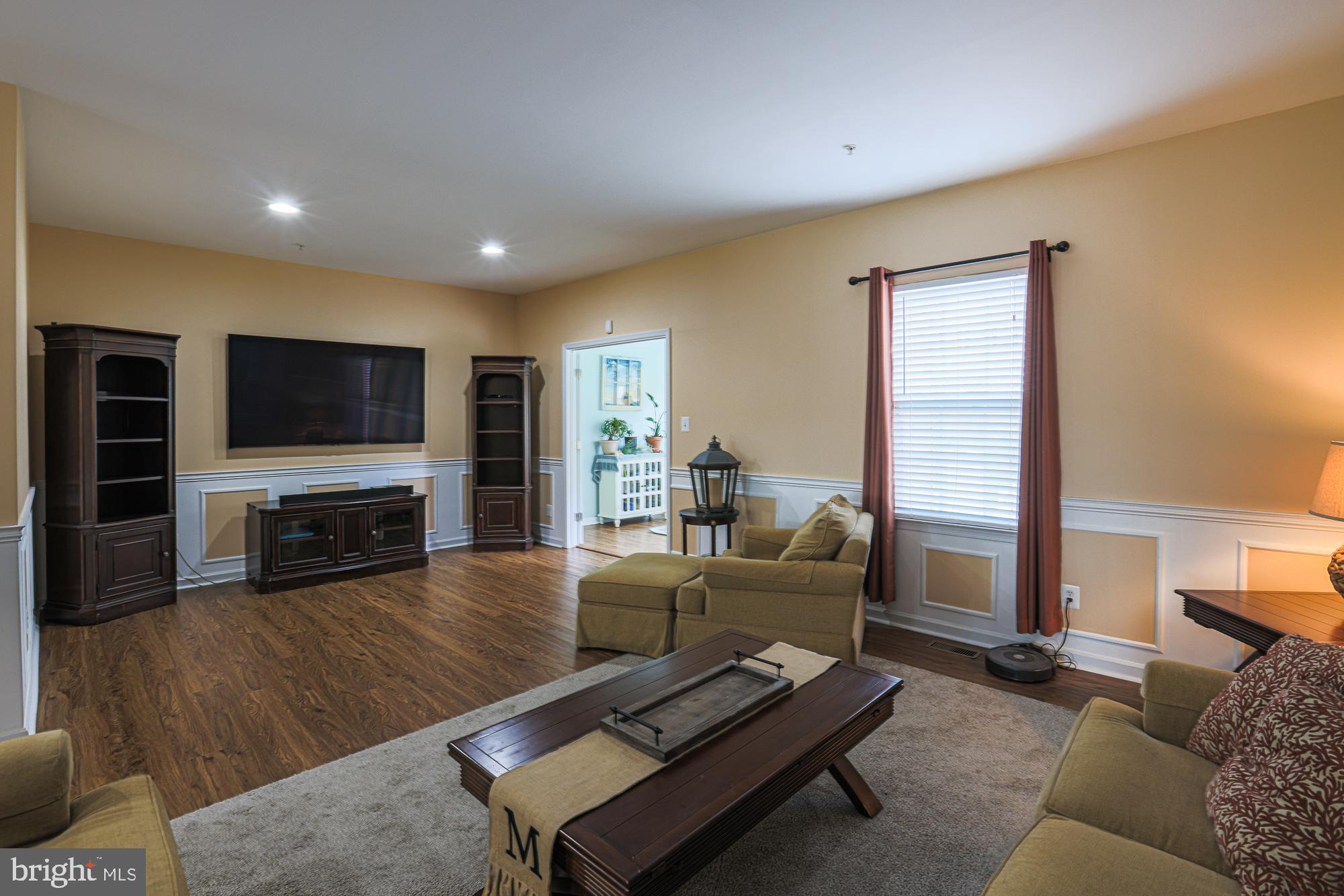 HOLLY WOODS - Residential