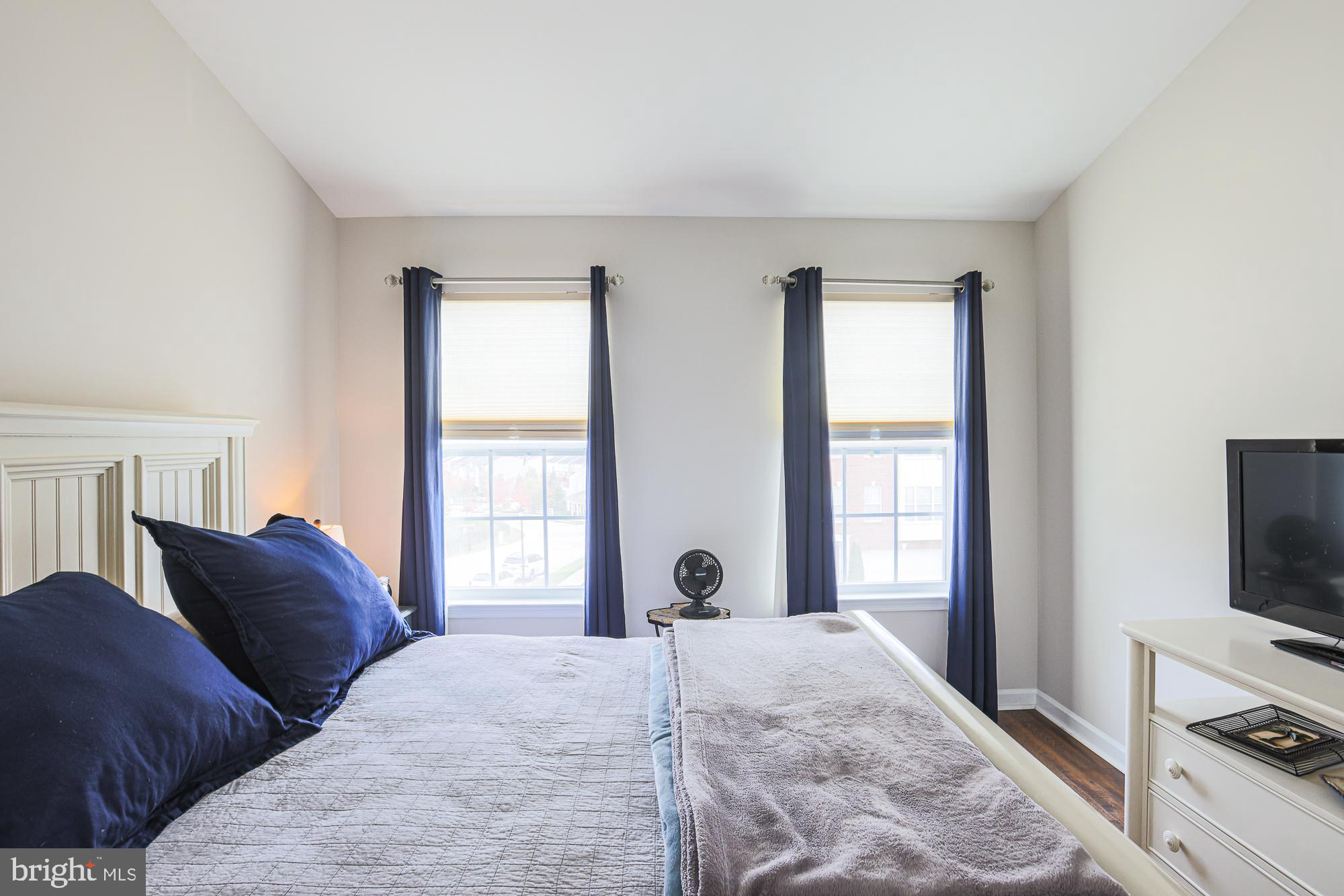 HOLLY WOODS - Residential