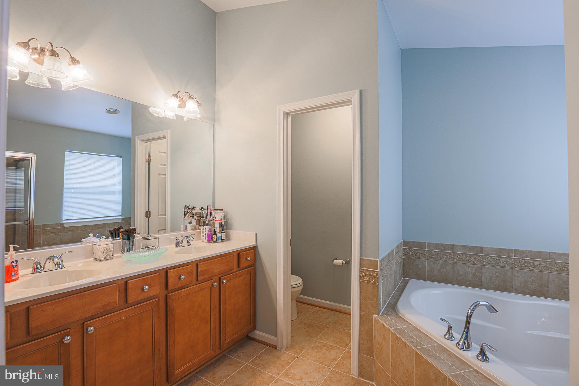 HOLLY WOODS - Residential