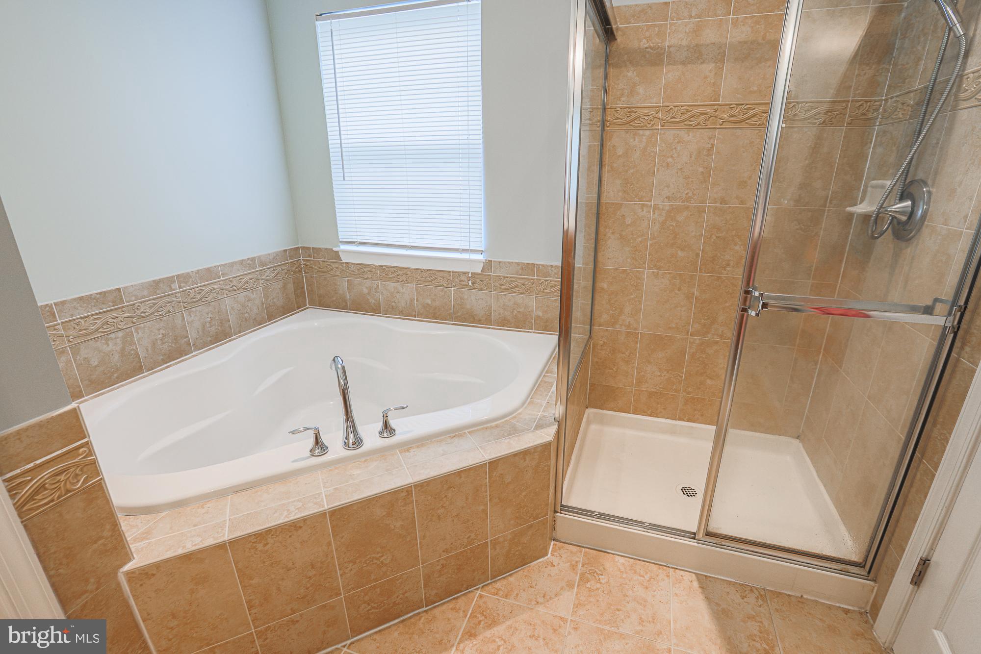 HOLLY WOODS - Residential