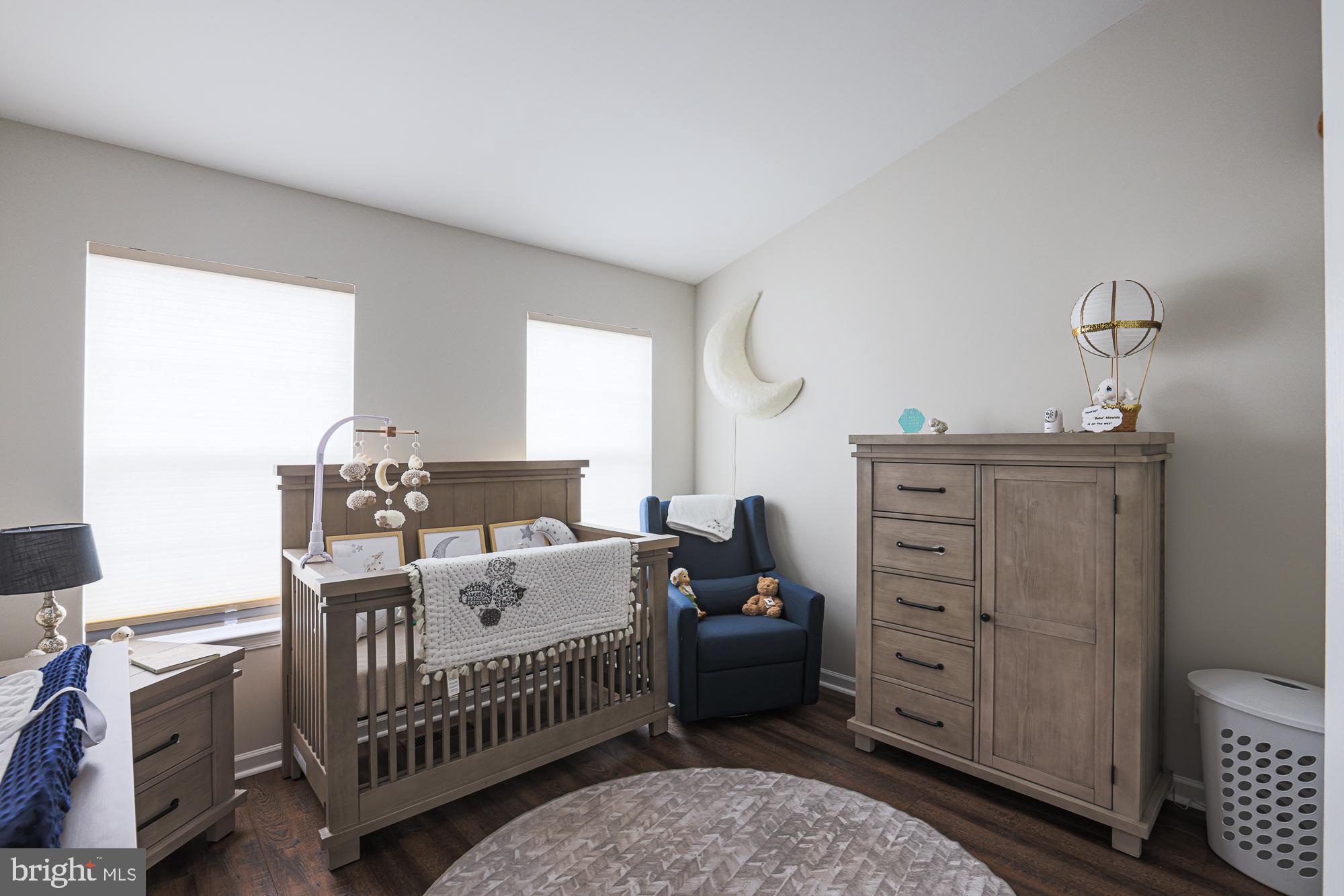 HOLLY WOODS - Residential