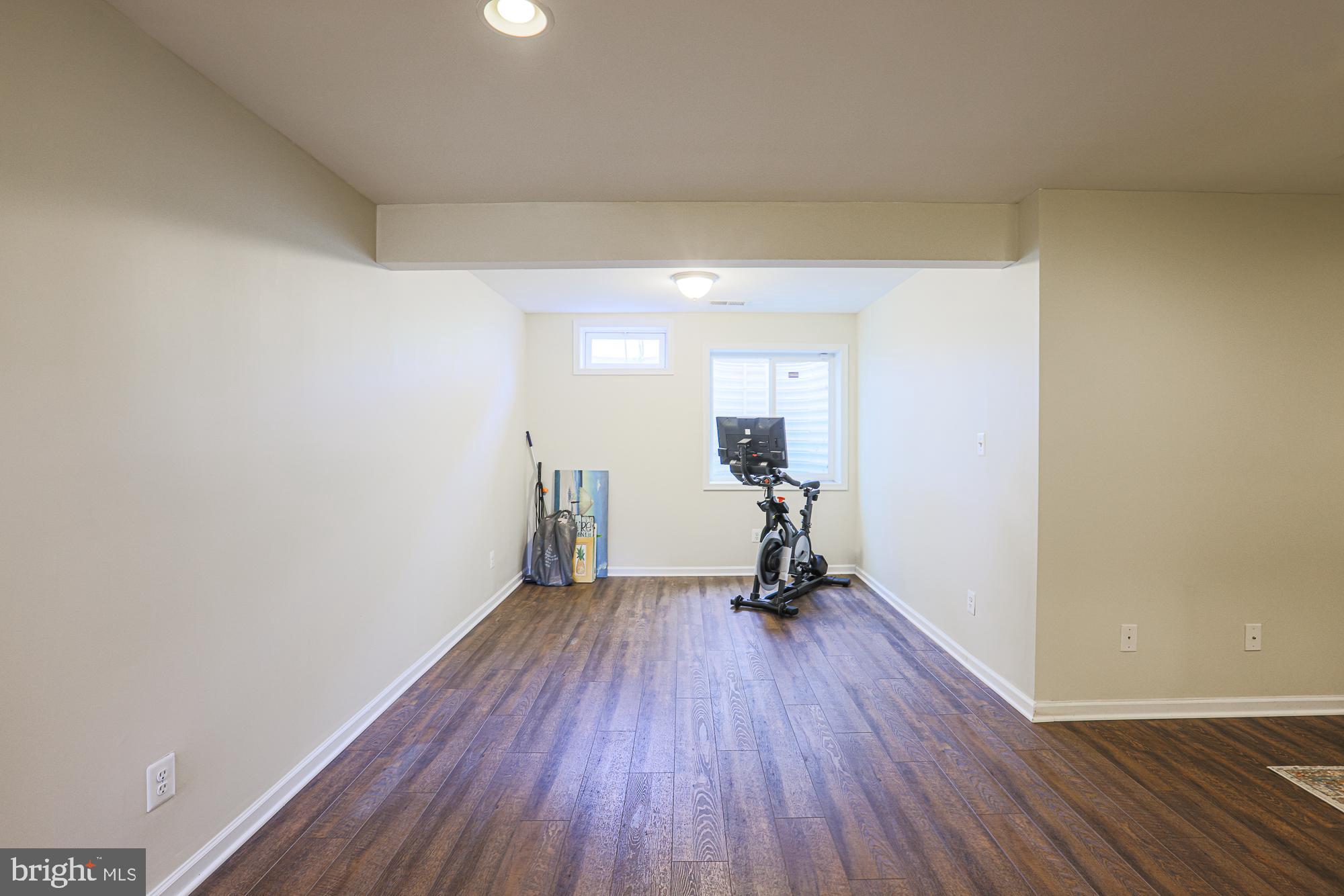 HOLLY WOODS - Residential