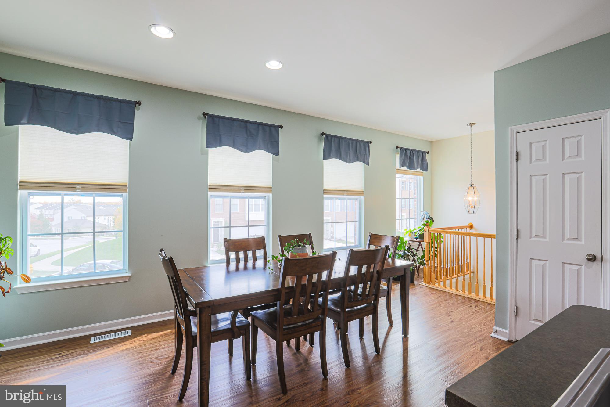 HOLLY WOODS - Residential