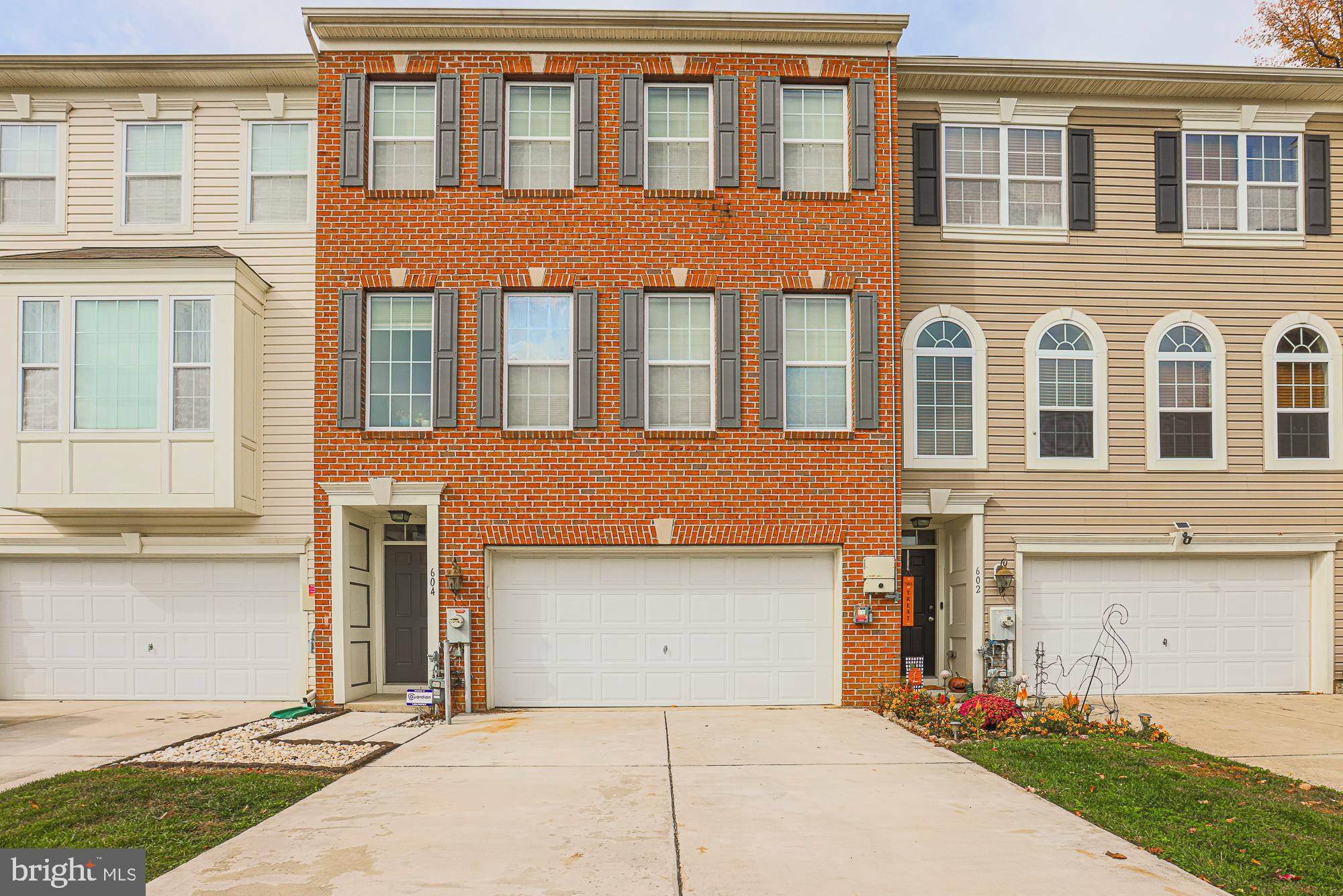 HOLLY WOODS - Residential