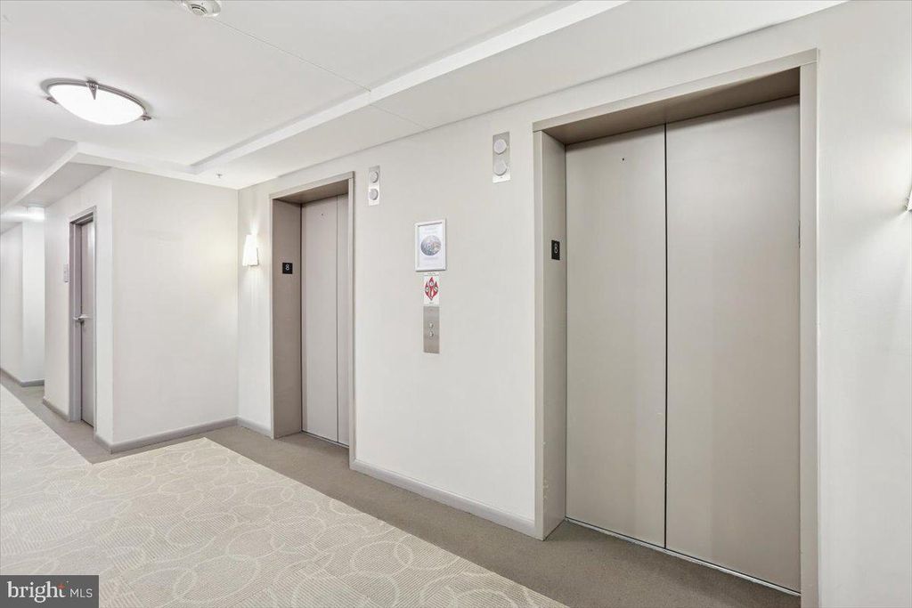 Photo of 1021 N Garfield Street #806, ARLINGTON, VA 22201 (MLS # VAAR2065628)