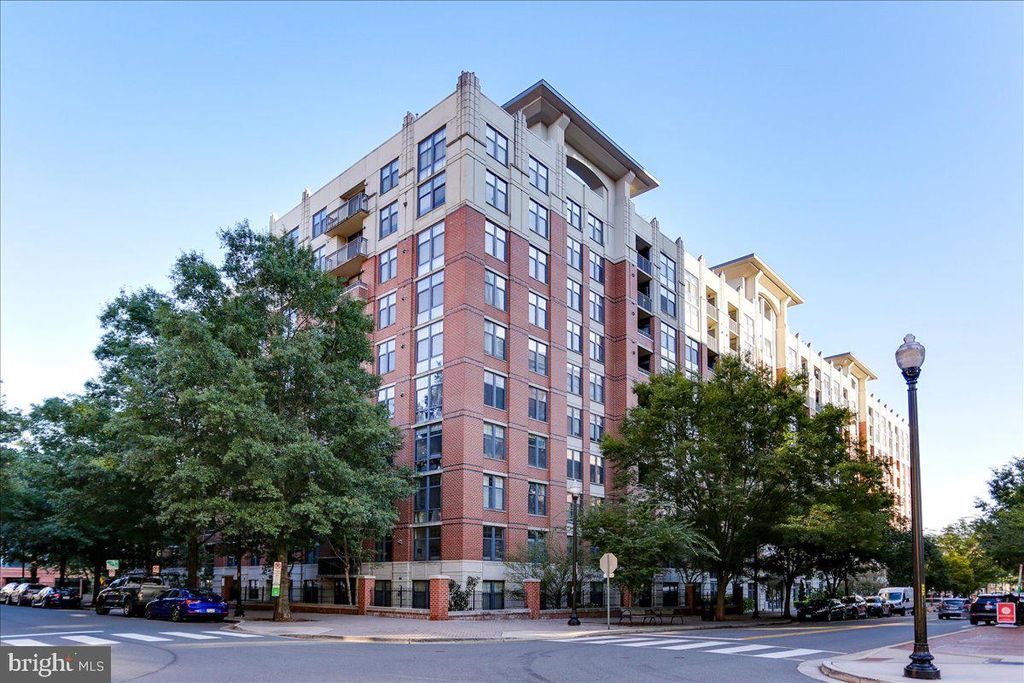 Photo of 1021 N Garfield Street #806, ARLINGTON, VA 22201 (MLS # VAAR2065628)