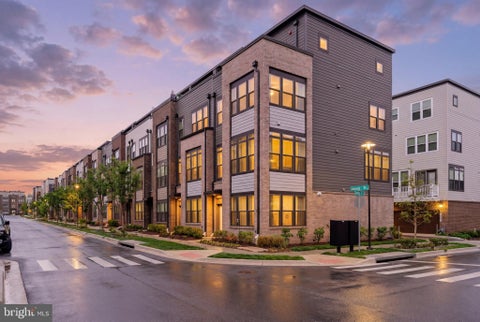 Townhouse For Rent - 16233 Connors Way<br/> ROCKVILLE, MD 20855