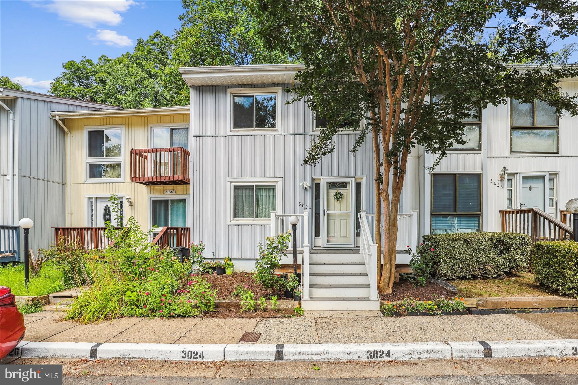 Sunday 12:00 P.M. to 2:00 P.M. Rare opportunity to buy in Vienna, walkable distance to Vienna Metro adn Oakton High school!!! Backs to lovely trees. Plenty of parking on the back side. Lovely Townhouse in Vienna VA. Three finished levels, 4BR, 3 ½ baths. Extensive renovations on all three levels. Roof 2011 (30 year life time), All windows changed in 2011, Dishwasher 2019, washer and dryer 2023, Hardwood floor on all levesls and stairs! Kohler bathtub and toilets with fully renovated vanities. New composite wood frontporch matching siding color.Less than a mile walk to Orange line Vienna metro station. In highly sought Oakton High School and Thoreau Middle school district. Oakton High and Mosaic Elementary in walking distance. Nottoway Park with fields, courts, playgrounds in walking distance. Oakton Library and Shopping Center in a mile distance. Verizon FiOS high speed Internet connection ready. Stainless Steel Appliances. LG smart washer and dryer. Bus stop at the entrance of the community in Blake Lane.