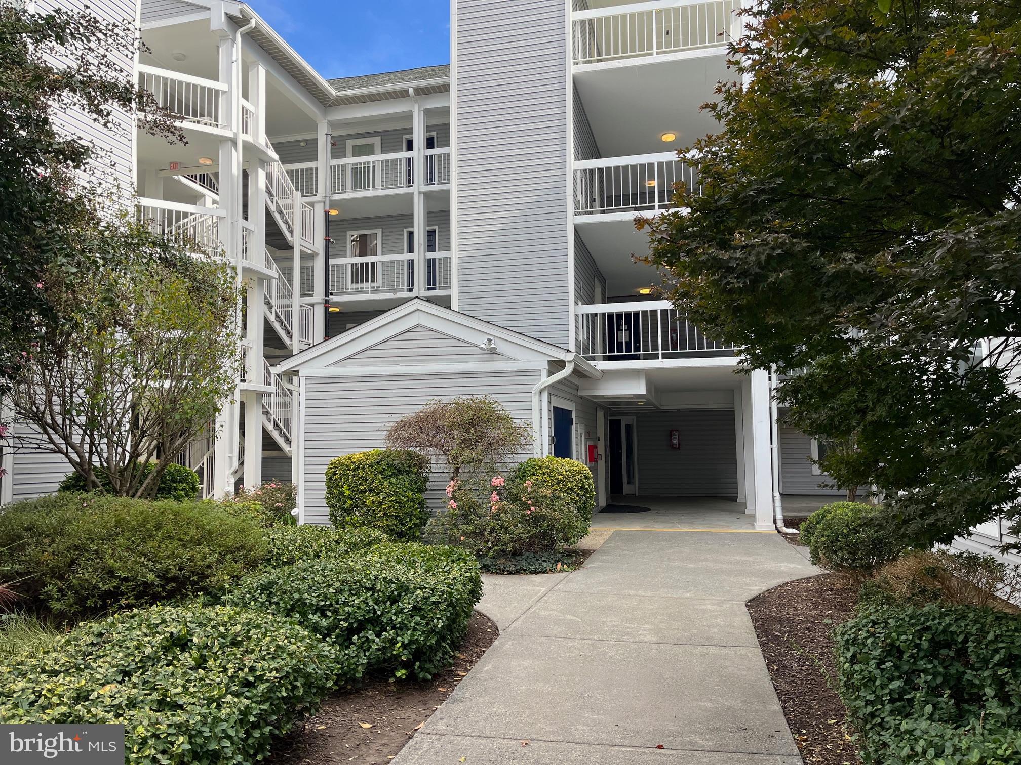 FOUR WINDS AT OAKTON - Residential Lease