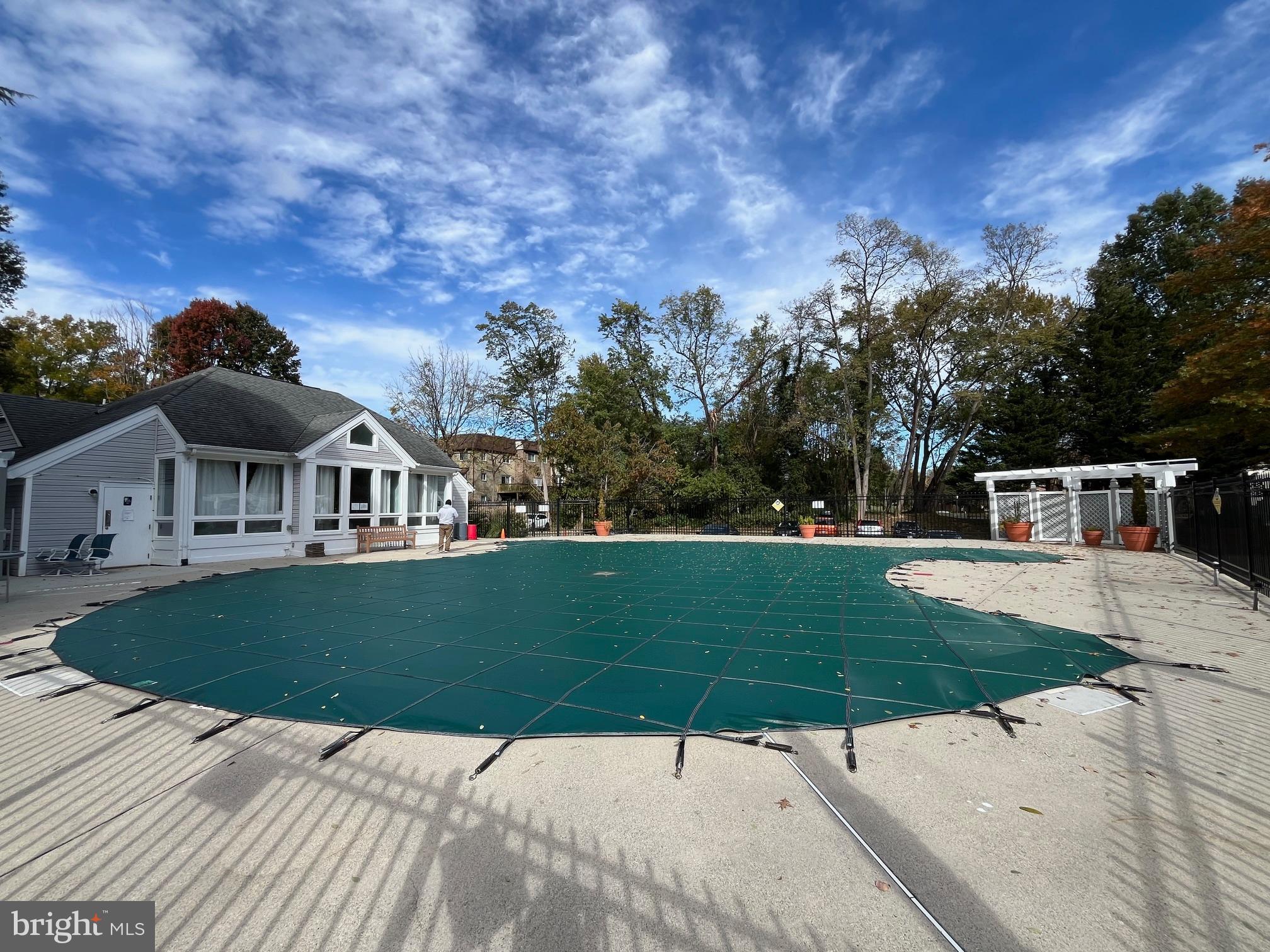 FOUR WINDS AT OAKTON - Residential Lease