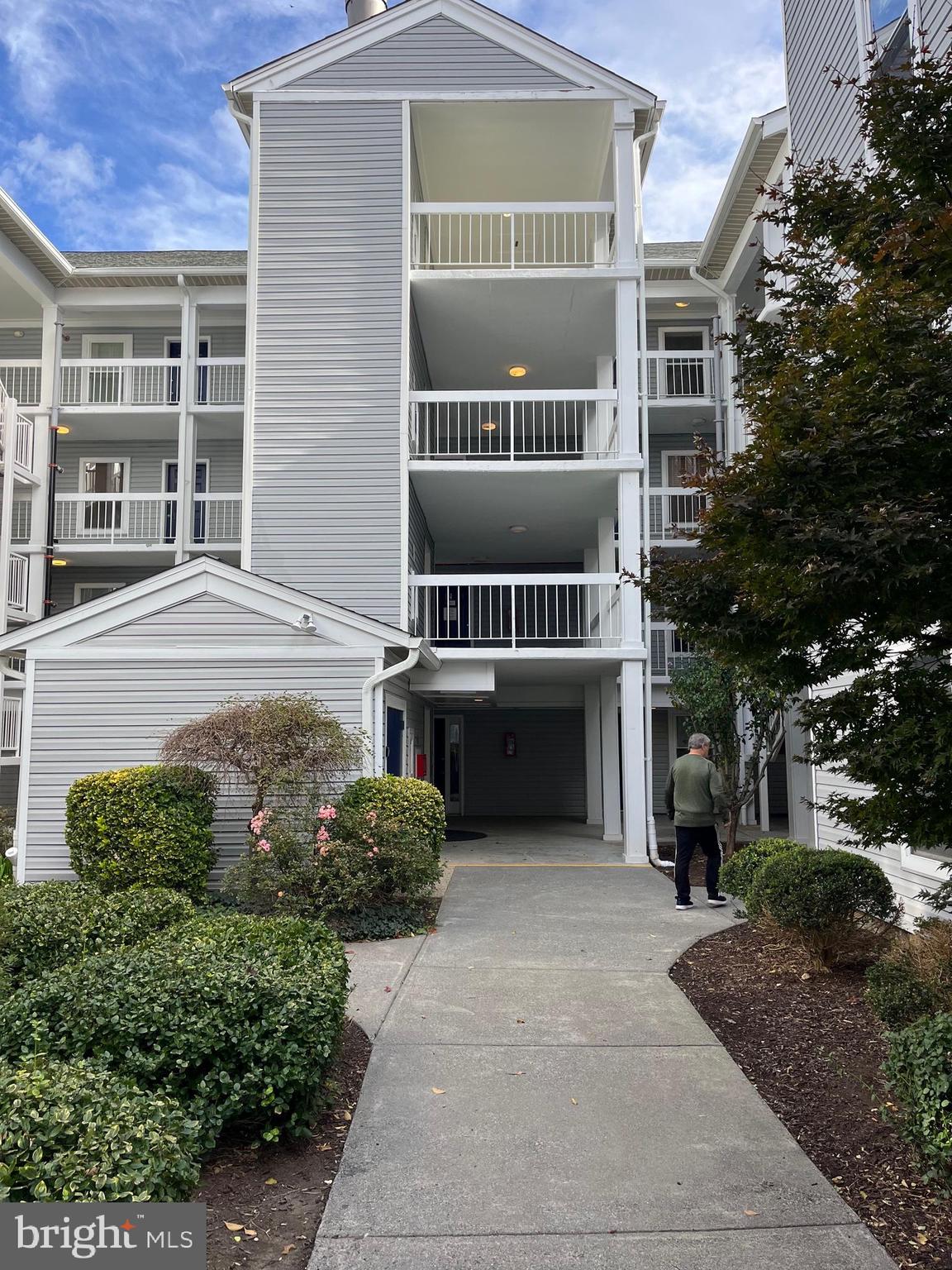 This is a unique 1-bedroom unit that is 1,100 sf (the size of a 2-bedroom), with a fireplace and balcony,. Absolutely flooded with natural light, the unit will impress as soon as you walk in the door. New luxury vinyl flooring throughout and a huge living room with bright windows at the far wall. Open kitchen design. Just a gorgeous unit. You will not be disappointed. This is a rare fine and a very good value. Located in the beautiful, lush and quiet grounds of The Four Winds, with outdoor pool.